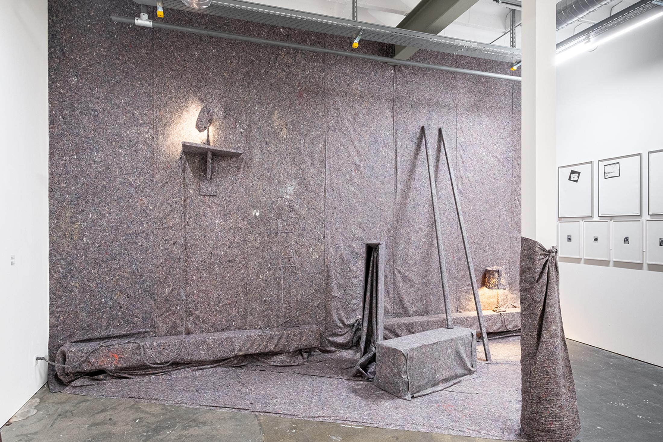 Exhibition View Group Show «Collections d’Artistes; view on Salomé Engel, Culture d’une botte de poussière, 2021-2025, recycled fibre, various objects, variable dimensions» at Le Commun, Geneva, 2025 / Photo: Daniel Leal / Courtesy: Spielact Festival