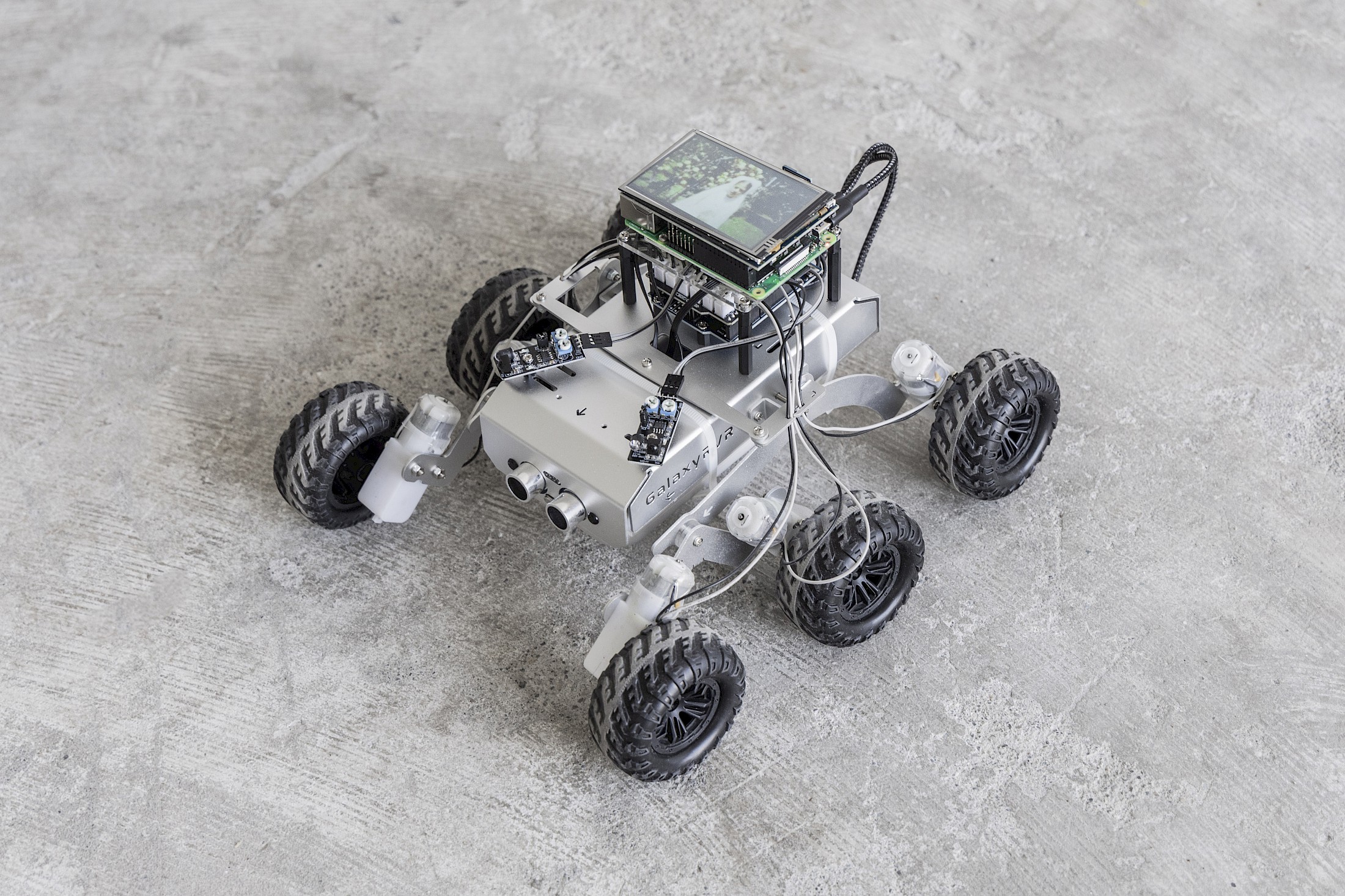 Exhibition View Alfatih Solo Show «Looking Good as the World Falls Apart» at CIRCUIT Centre d’art contemporain, Lausanne, Switzerland, 2025 / Photo: Aude Mayer / Courtesy: the artist and CIRCUIT