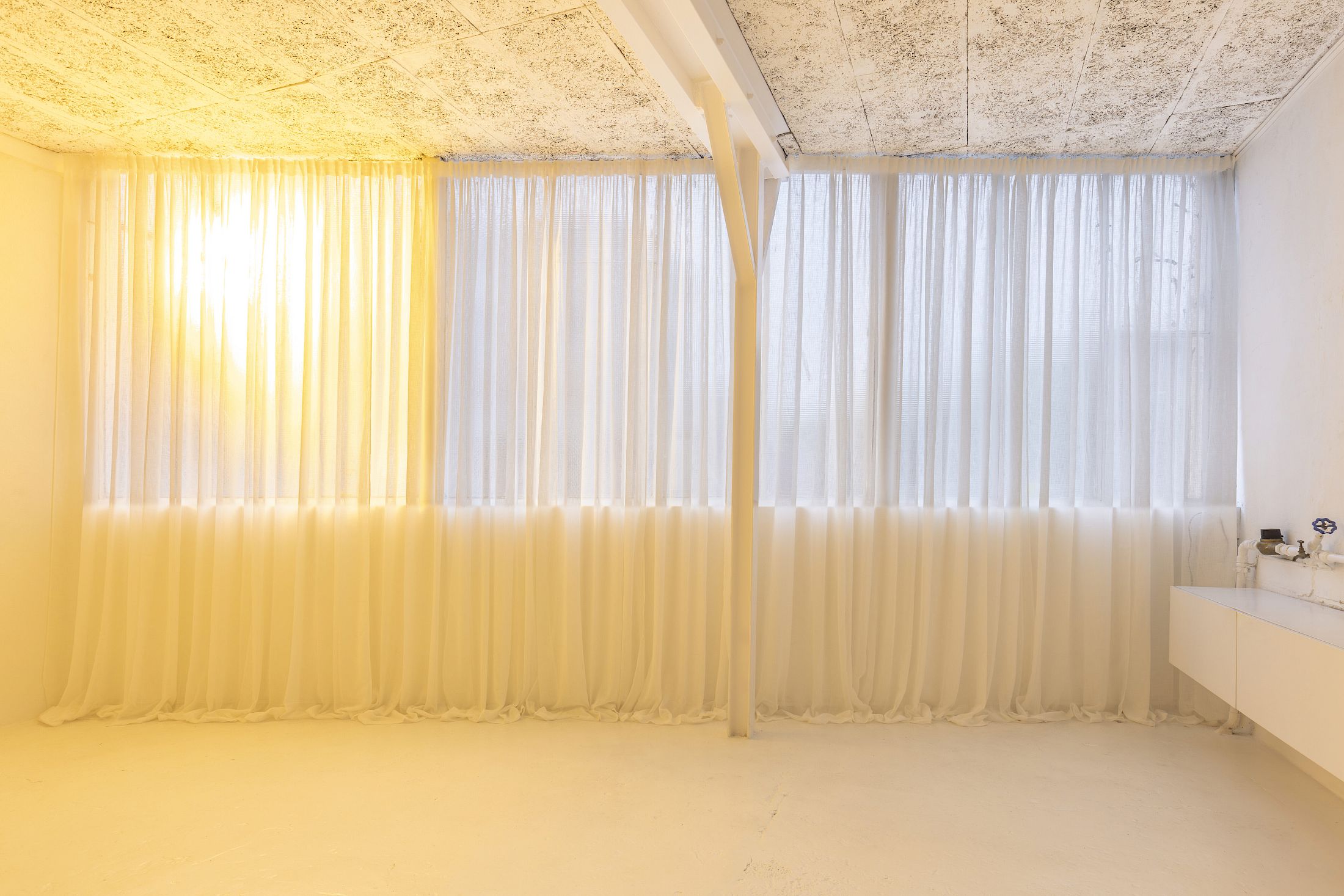 Exhibition View Solo Show Clément Grimm «Video 50 ; view on Ecclesiastes 1:14, 2025, Curtain, steel cable, LED light, gel filter, steel structure, Dimensions variable to space, Serie of 3 protocols - Edition 1/3» at Kissed Then Burned, Geneva, 2025-2026 / Photo: Antoni Aeby / Courtesy: the artist and Kissed Then Burned