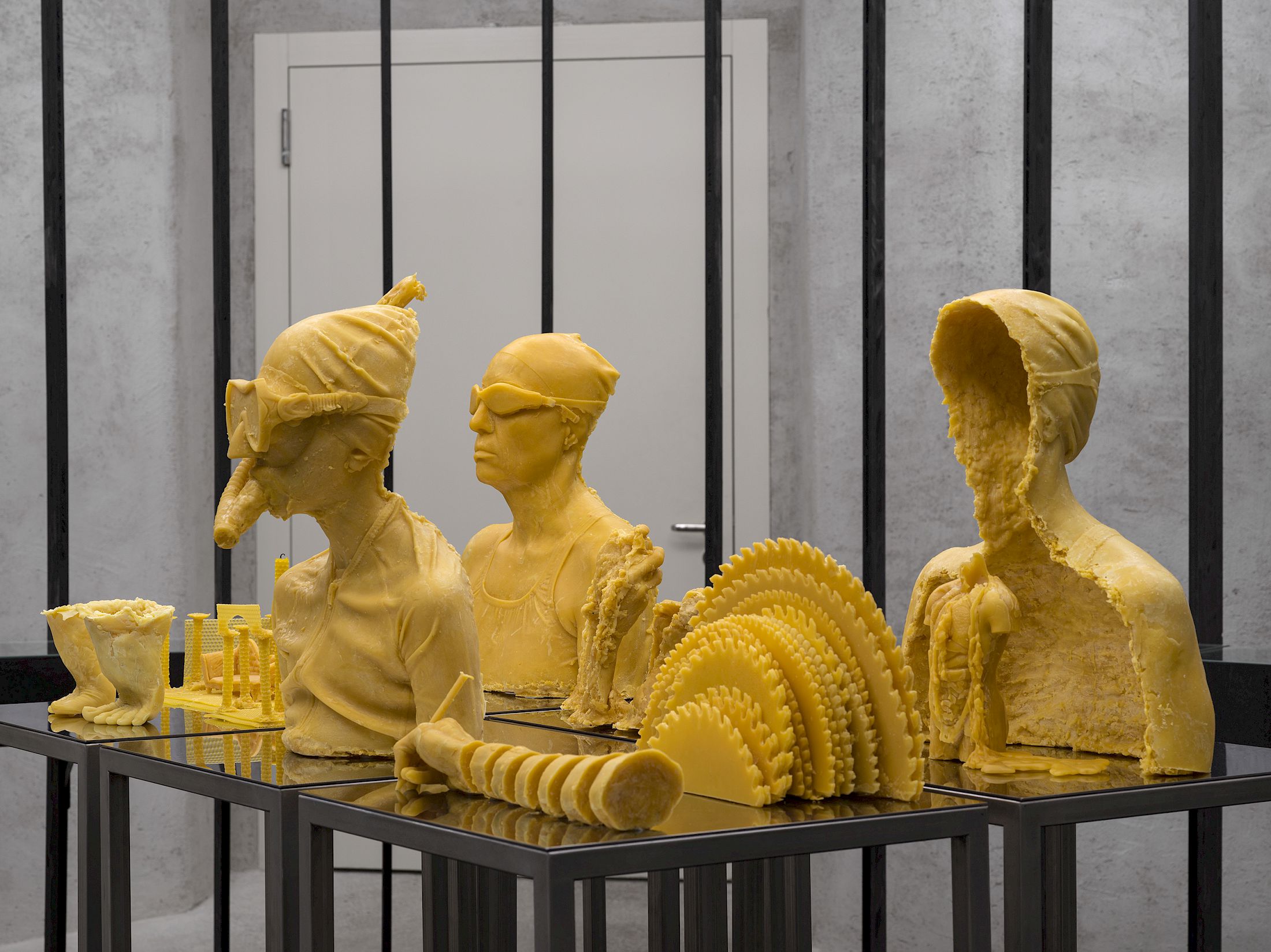 Exhibition view Emma Jung & Rebecca Ackroyd «Tage und Nächte», Cabaret Voltaire 2025; Emma
Jung-Rauschenbach, Drawing of a rainbow-colored earth globe (Urgo Series), undated; Drawing of a colorful sphere (Urgo Series), 1918. Photo: Cedric Mussano. Courtesy: Familienarchiv Jung, © 2007 Stiftung der Werke von C.G. Jung, Zürich