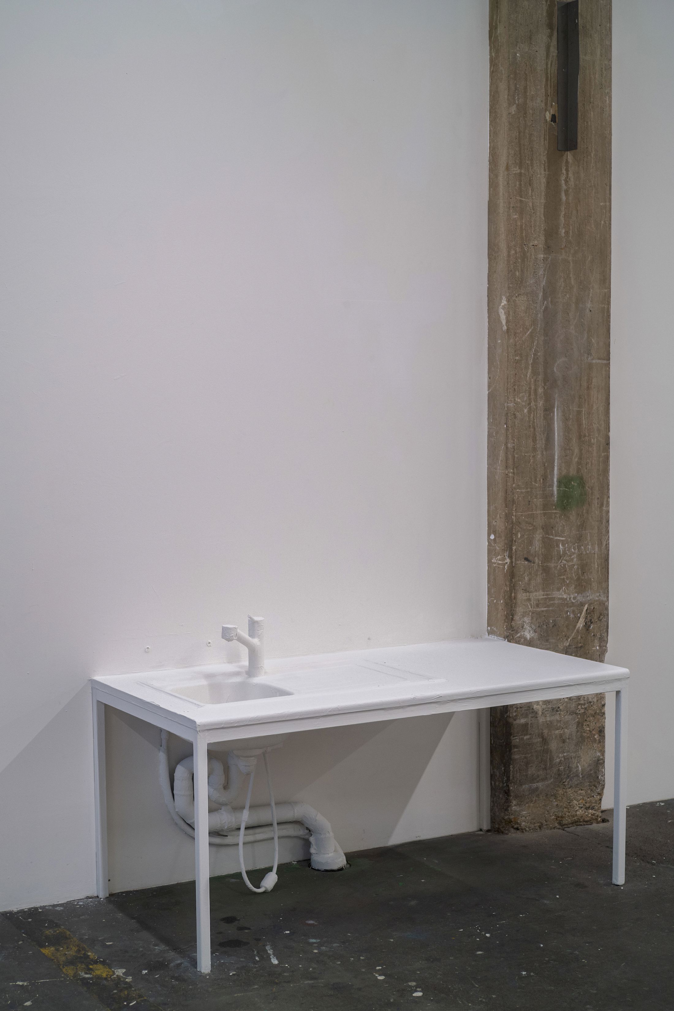 Exhibition View Duo Show Hugo Baud and Olive Godlee «Surely Tomorrow ; view on The Sink, 2025, house paint, tape, sink» at Espace Sébeillon, Lausanne, 2025 / Photo: Daniel Walcher / Courtesy: the artists and Espace Sébeillon