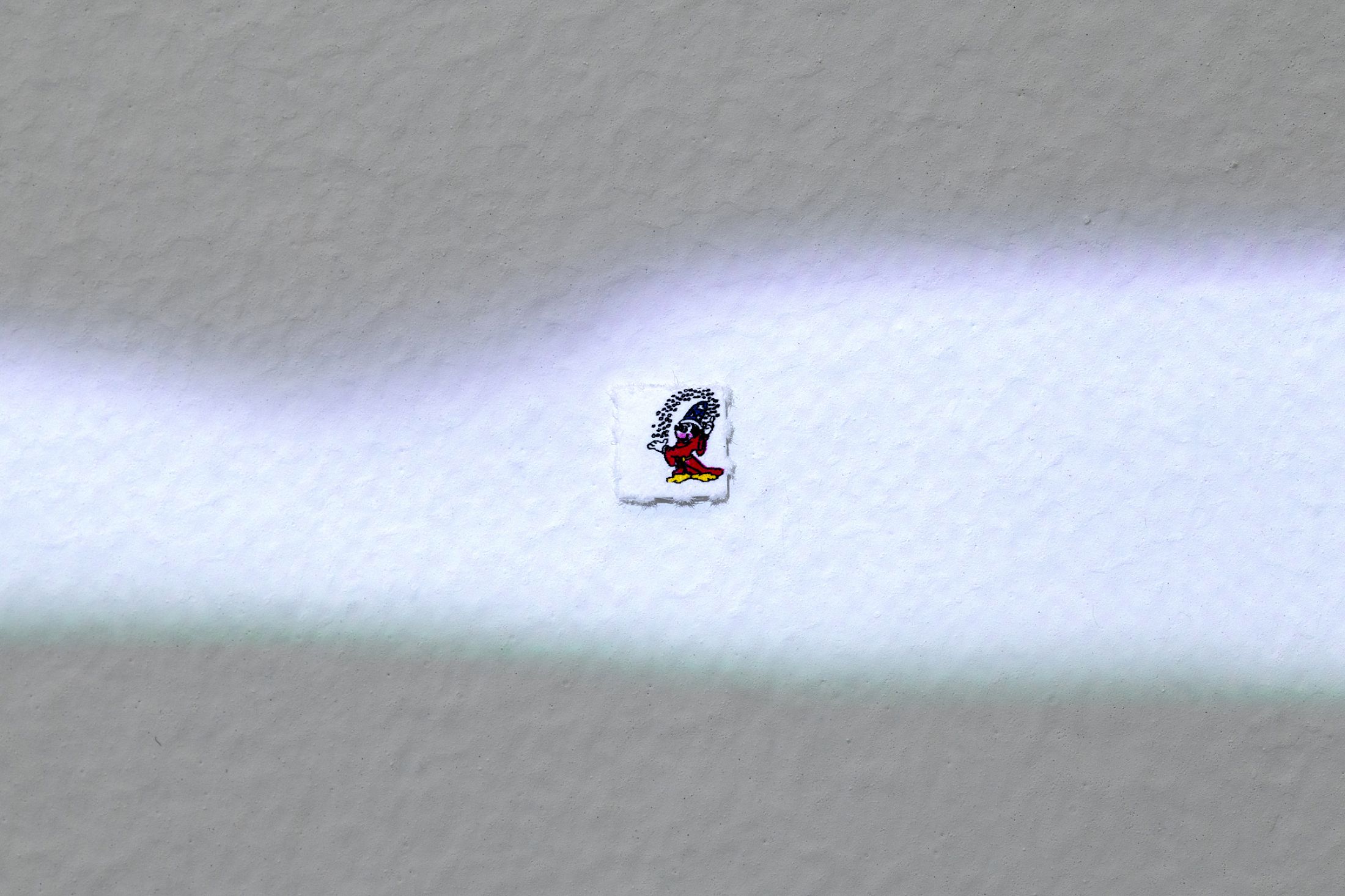 Exhibition View Solo Show Hunter Longe «Entgleitungen ; view on The past inserts a finger into a slit on the skin of the present and pulls 3, 2025, phosphosiderite, magnetite crystal, thin slice of a mouse’s brain saturated in heavy metals: osmium, lead and uranium, LSD blotter tab, dimensions variable» at City SALTS, Baselland, 2025-2026 / Photo: Nicolas Gysin / Courtesy: the artist and City SALTS