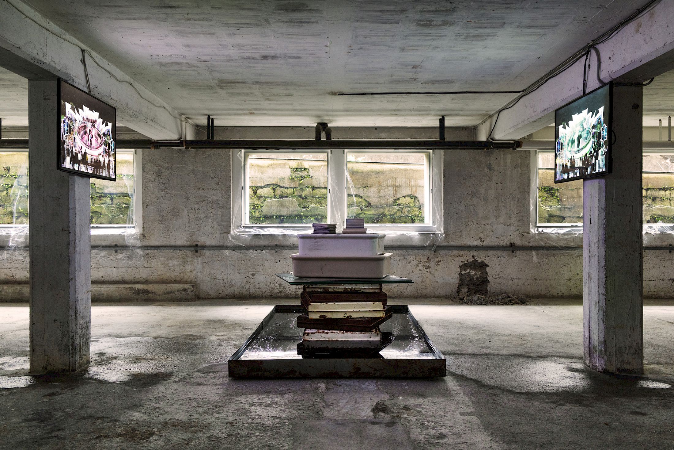 Exhibition View Solo Show Idle Hands (Sophie Ballmer & Tarik Hayward) «Shelter from the Stars» at Kunstraum Kreuzlingen, Kreuzlingen, 2025-2026 / Photo: Jiří Makovec / Courtesy: the artists and Kunstraum Kreuzlingen