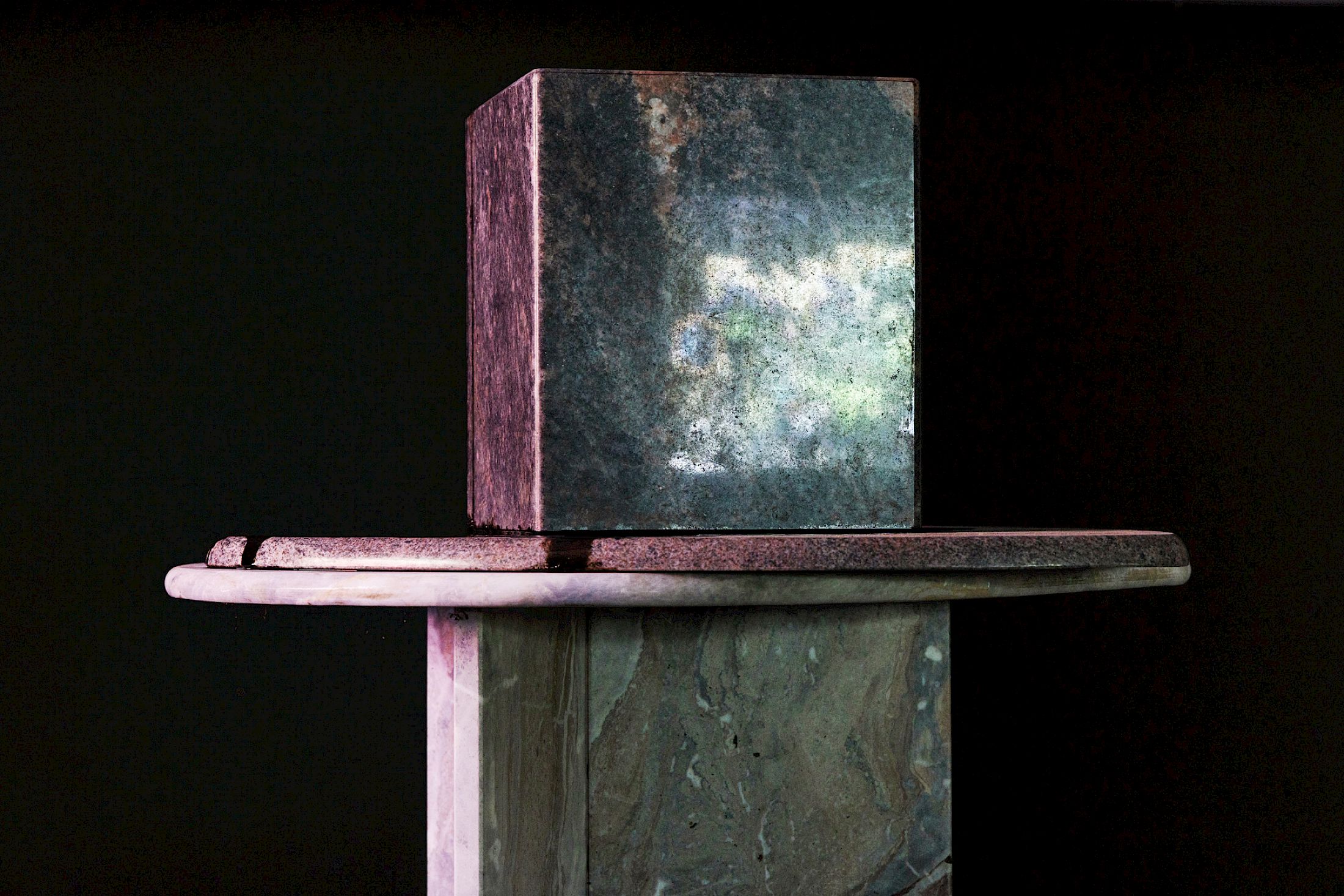 Exhibition View Solo Show Idle Hands (Sophie Ballmer & Tarik Hayward) «Shelter from the Stars» at Kunstraum Kreuzlingen, Kreuzlingen, 2025-2026 / Photo: Jiří Makovec / Courtesy: the artists and Kunstraum Kreuzlingen