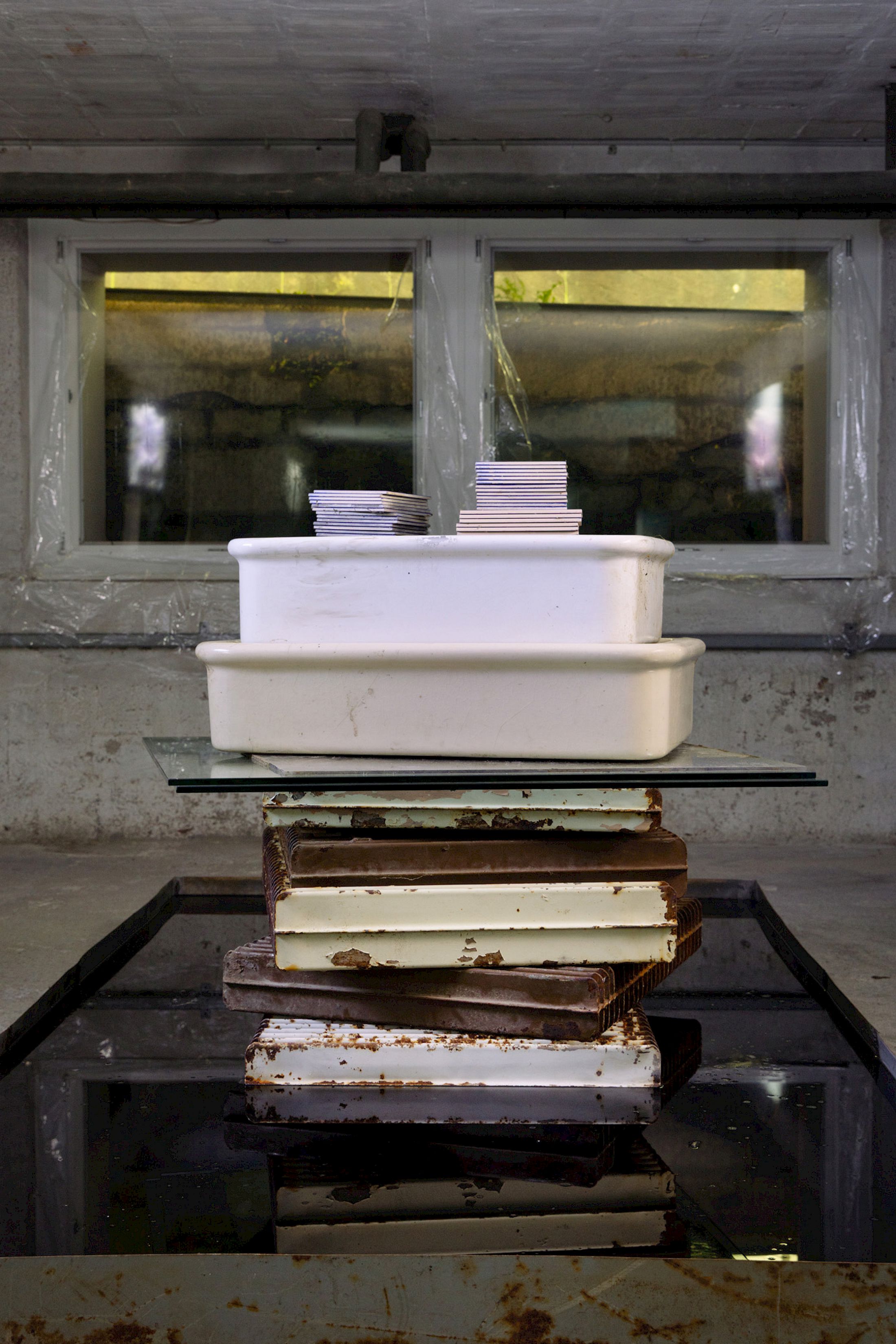 Exhibition View Solo Show Idle Hands (Sophie Ballmer & Tarik Hayward) «Shelter from the Stars» at Kunstraum Kreuzlingen, Kreuzlingen, 2025-2026 / Photo: Jiří Makovec / Courtesy: the artists and Kunstraum Kreuzlingen