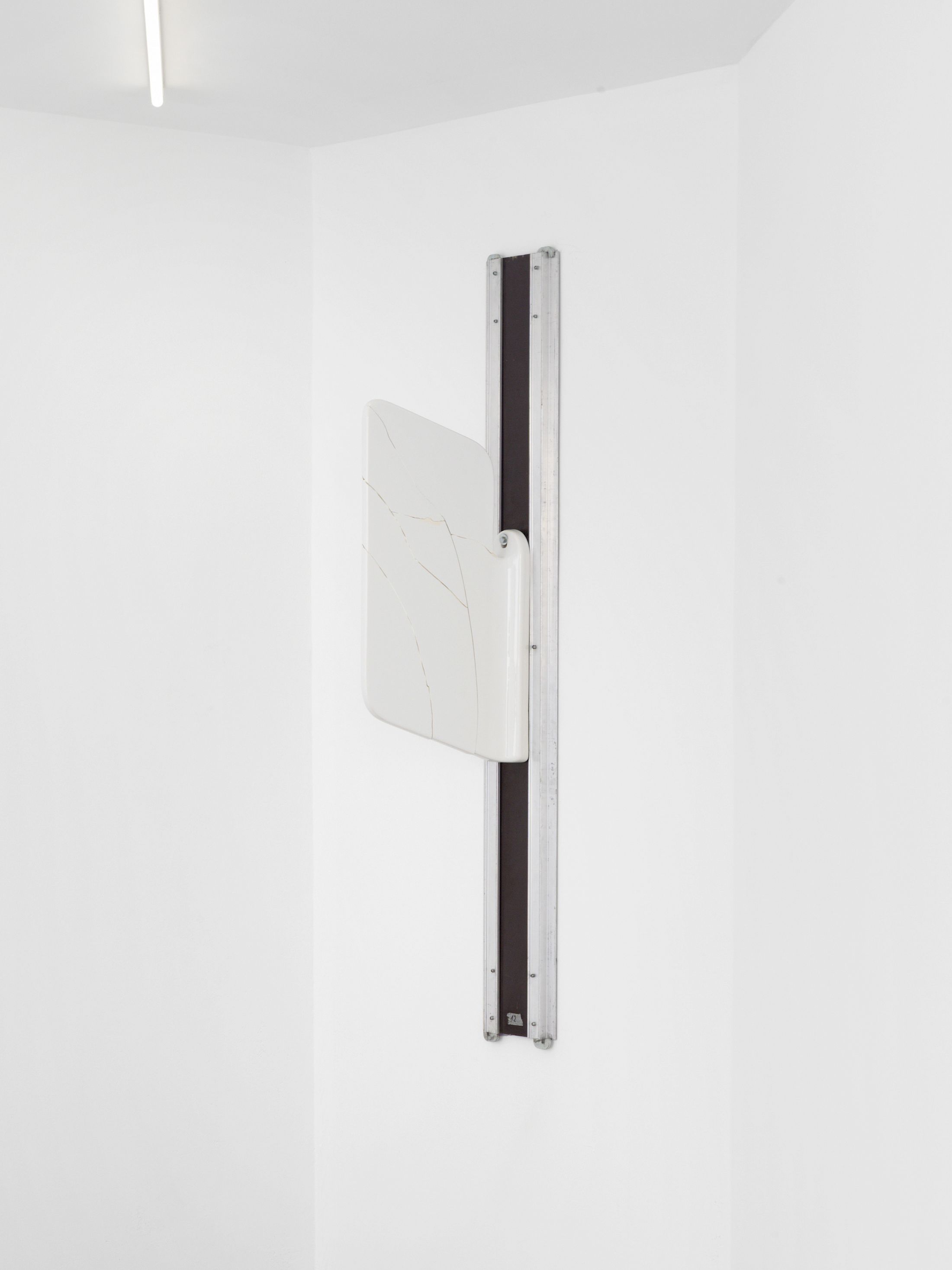 Exhibition View Group Show «Love Sick ; view on Ilona Ruegg, Open Devision, 2024/25, Ceramic urinal partition on scaffolding element, boss system, 180 × 40 × 16 cm» at Sentiment, Zurich, 2025-2026 / Photo: Philipp Rupp / Julien Gremaud / Courtesy: the artists and Sentiment