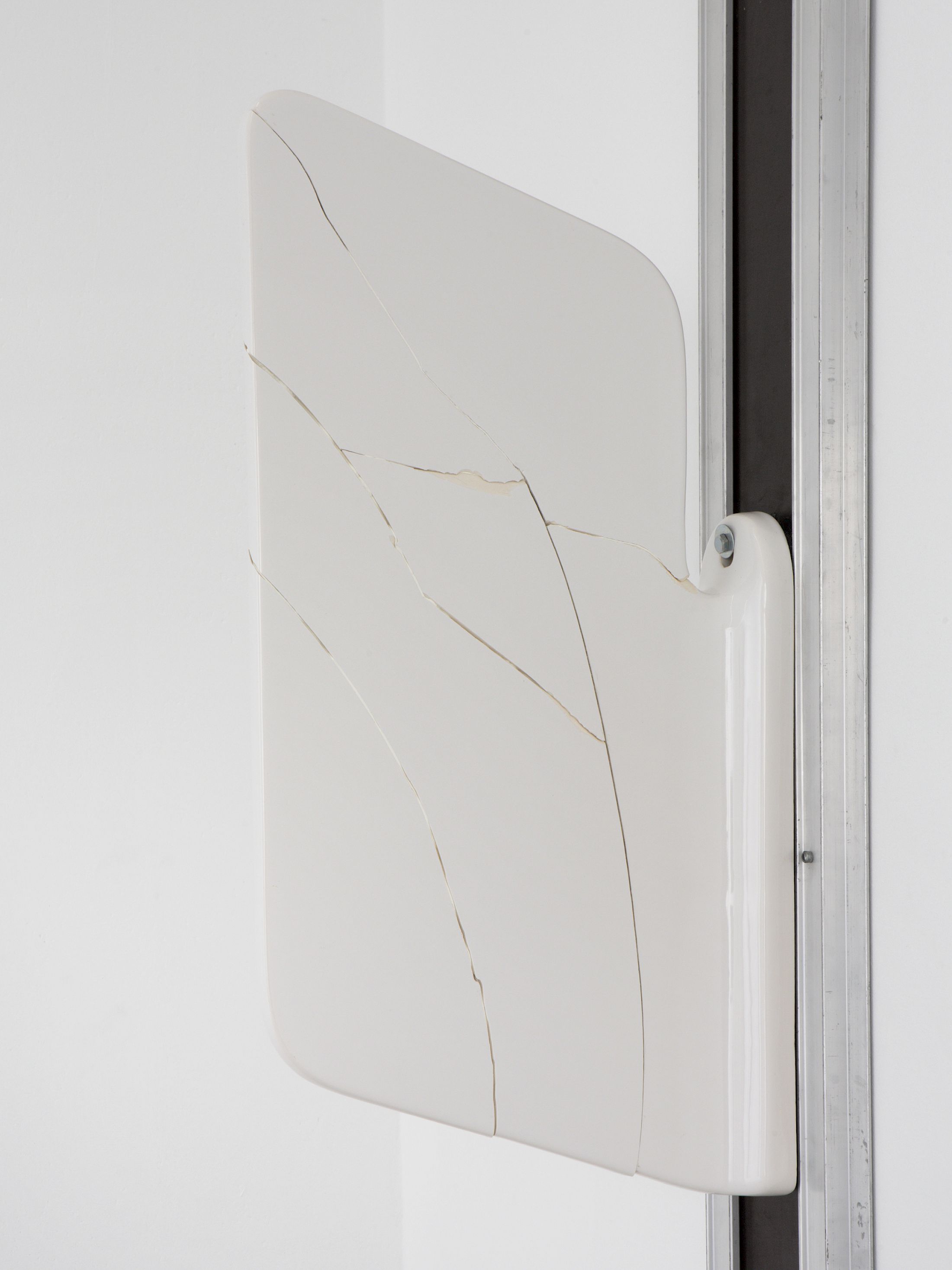 Exhibition View Group Show «Love Sick ; view on Ilona Ruegg, Open Devision, 2024/25, Ceramic urinal partition on scaffolding element, boss system, 180 × 40 × 16 cm» at Sentiment, Zurich, 2025-2026 / Photo: Philipp Rupp / Julien Gremaud / Courtesy: the artists and Sentiment