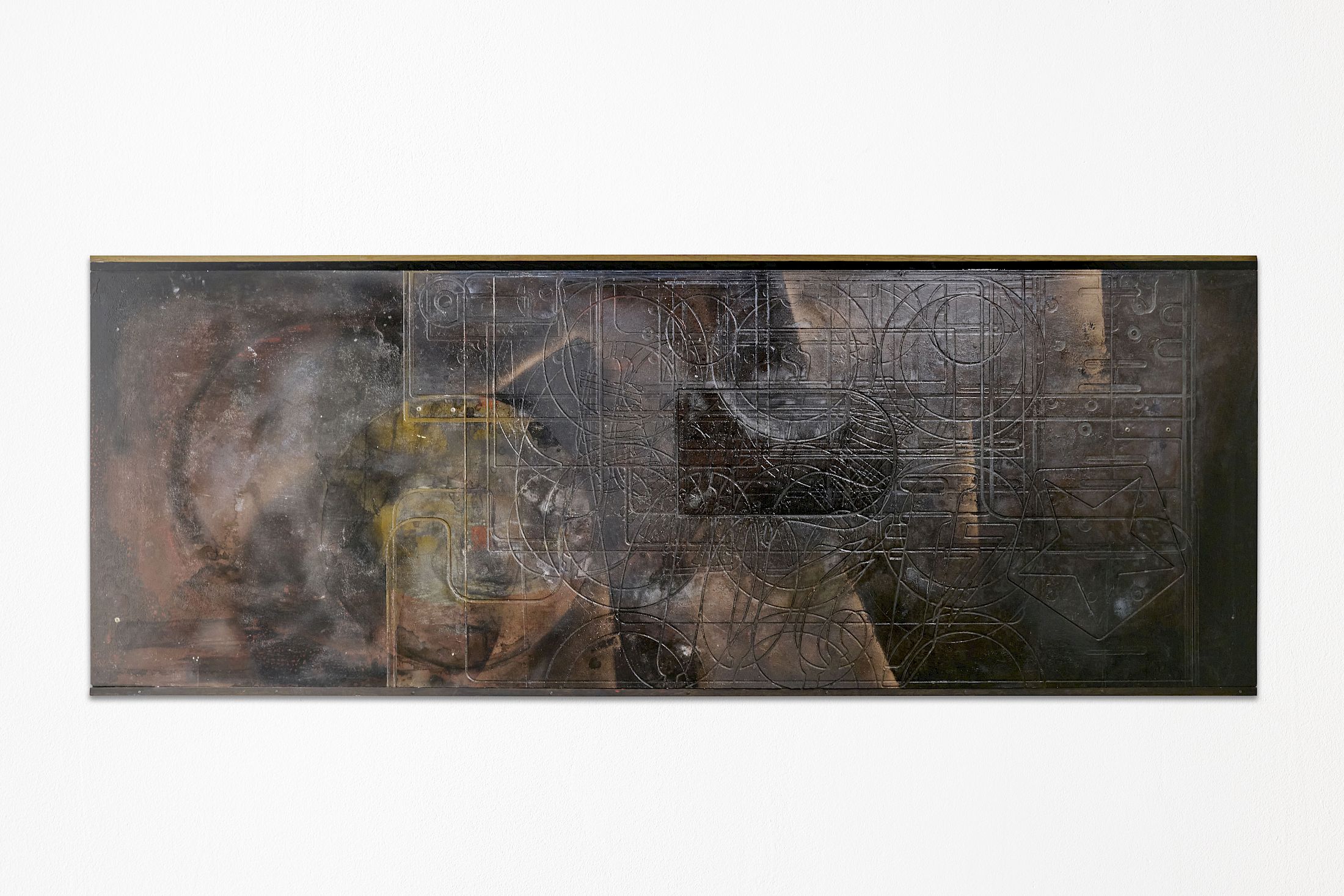 Exhibition View Solo Show Marie Matusz «Shift ; view on Standard Operating Procedure (III), 2025, Mahogany wood, acrylic paint, lacquered resin on forex and acrylic glass, 203 x 76 x 3 cm» at Blue Velvet, Zurich, 2025-2026 / Photo: Flavio Karrer / Courtesy: the artist and Blue Velvet