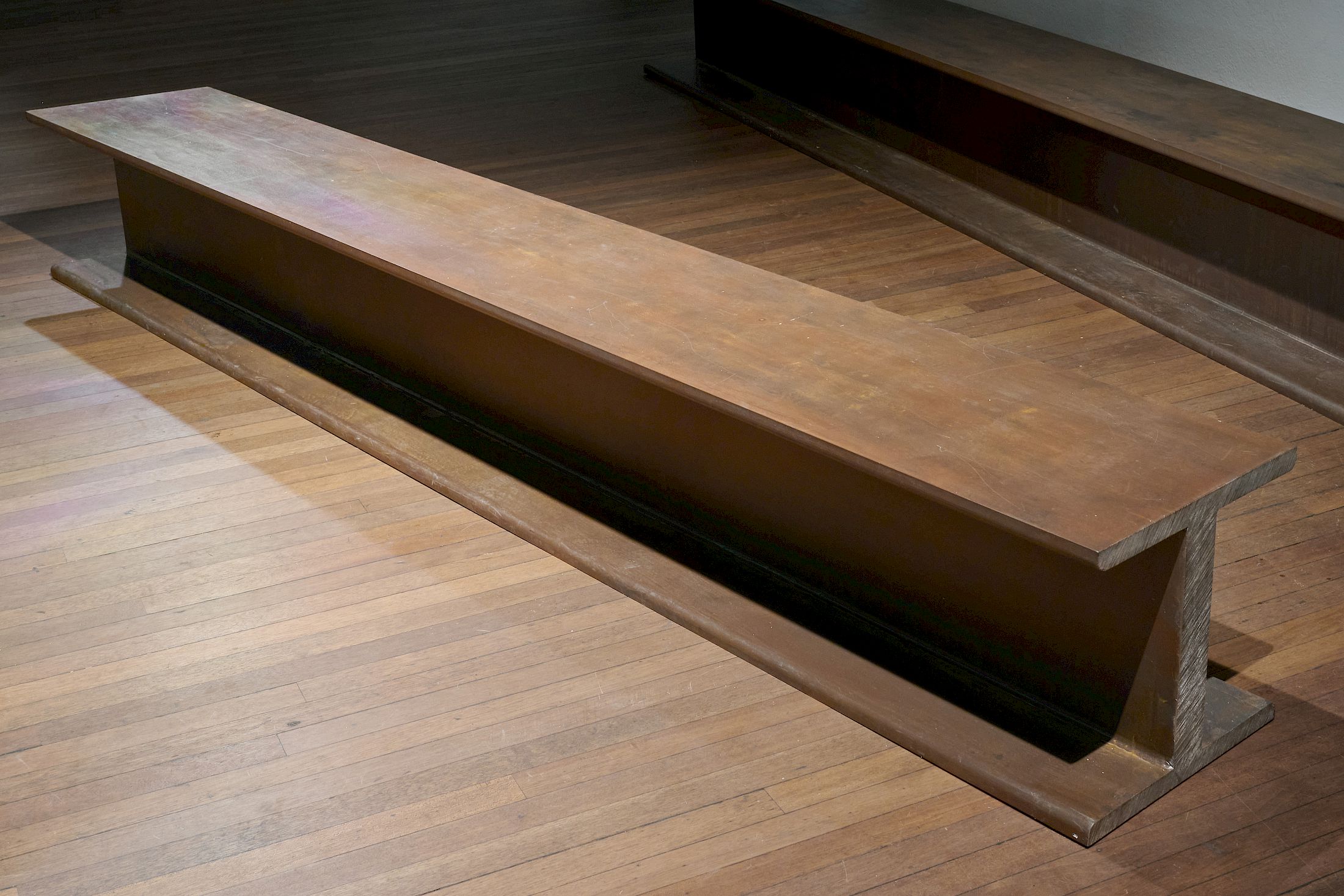 Exhibition View Solo Show Marie Matusz «Shift ; view on Fair is foul, and foul is fair I, 2025, Natural pigments, rusted iron imprints , acrylic paint, laquer, 307 x 41 x 40 cm» at Blue Velvet, Zurich, 2025-2026 / Photo: Flavio Karrer / Courtesy: the artist and Blue Velvet