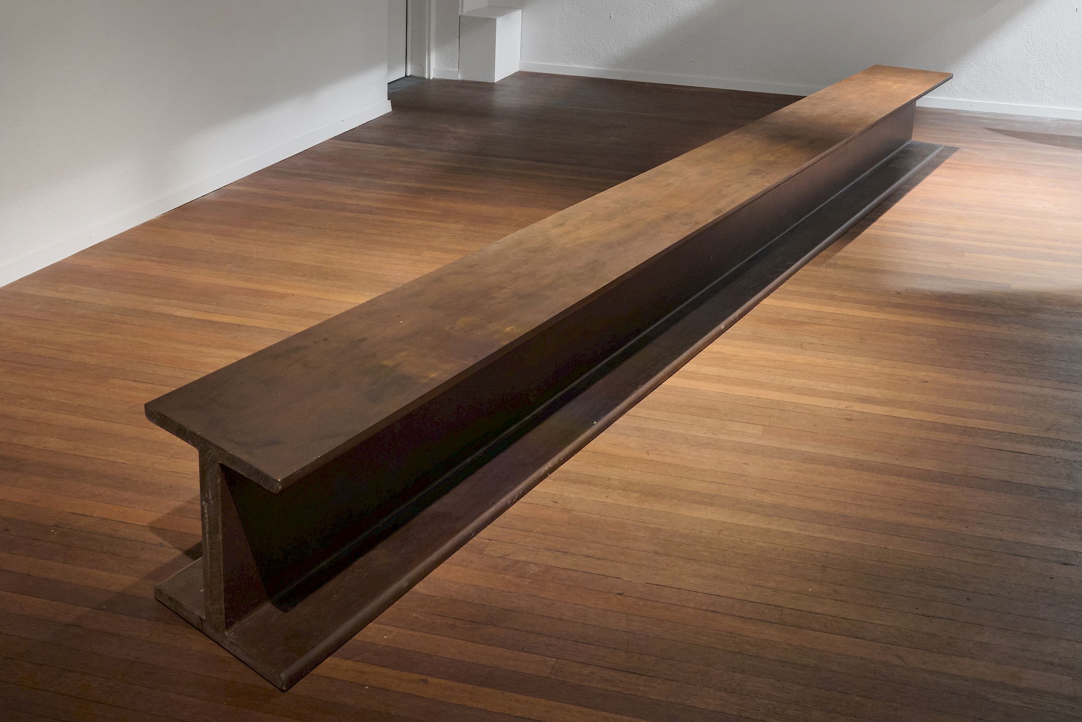 Exhibition View Solo Show Marie Matusz «Shift ; view on Fair is foul, and foul is fair II, 2025, Natural pigments, rusted iron imprints , acrylic paint, laquer, 540 x 41 x 40 cm» at Blue Velvet, Zurich, 2025-2026 / Photo: Flavio Karrer / Courtesy: the artist and Blue Velvet