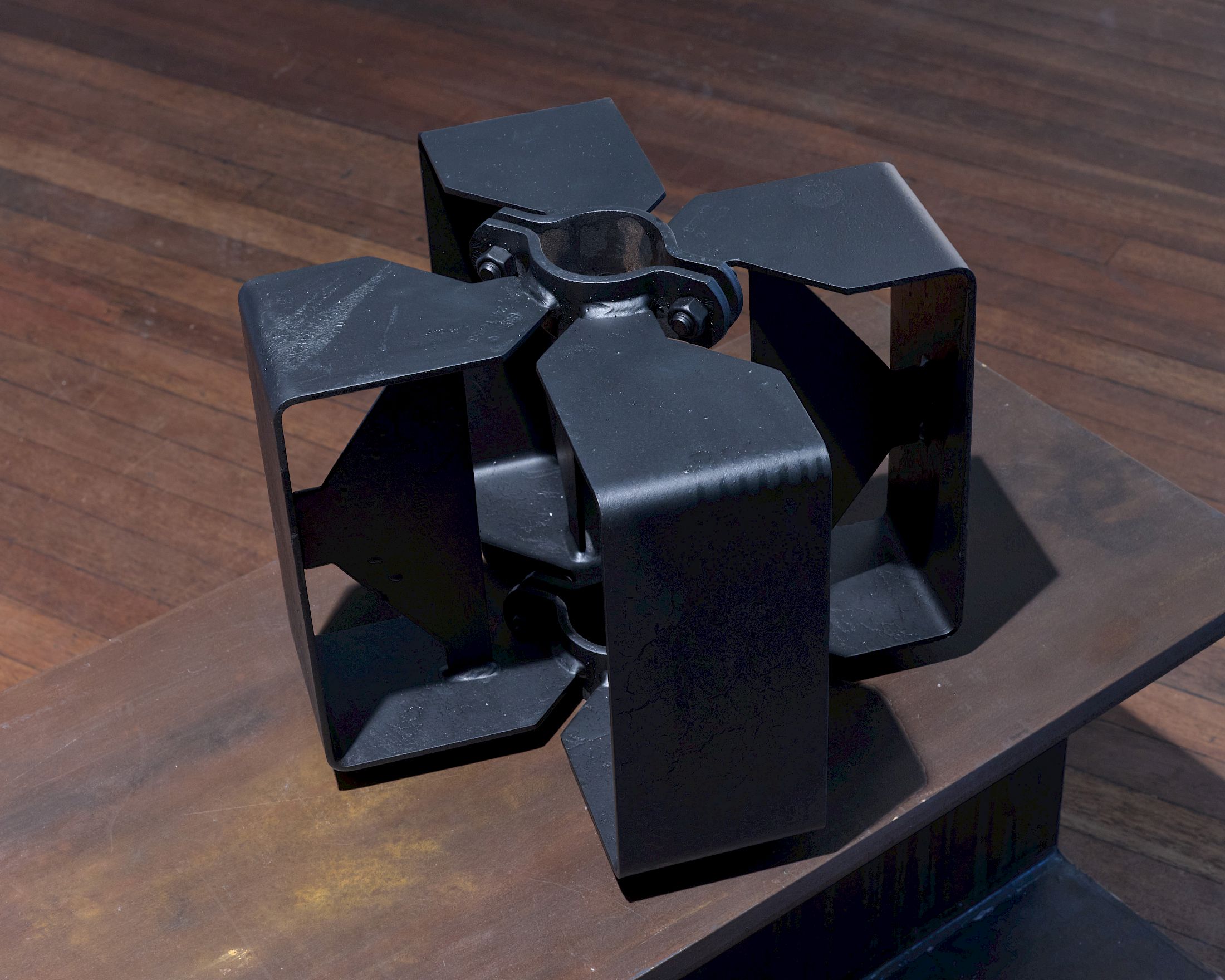 Exhibition View Solo Show Marie Matusz «Shift ; view on Sensual objects I, 2025, Iron, acrylic paint, 540 x 41 x 40 cm» at Blue Velvet, Zurich, 2025-2026 / Photo: Flavio Karrer / Courtesy: the artist and Blue Velvet