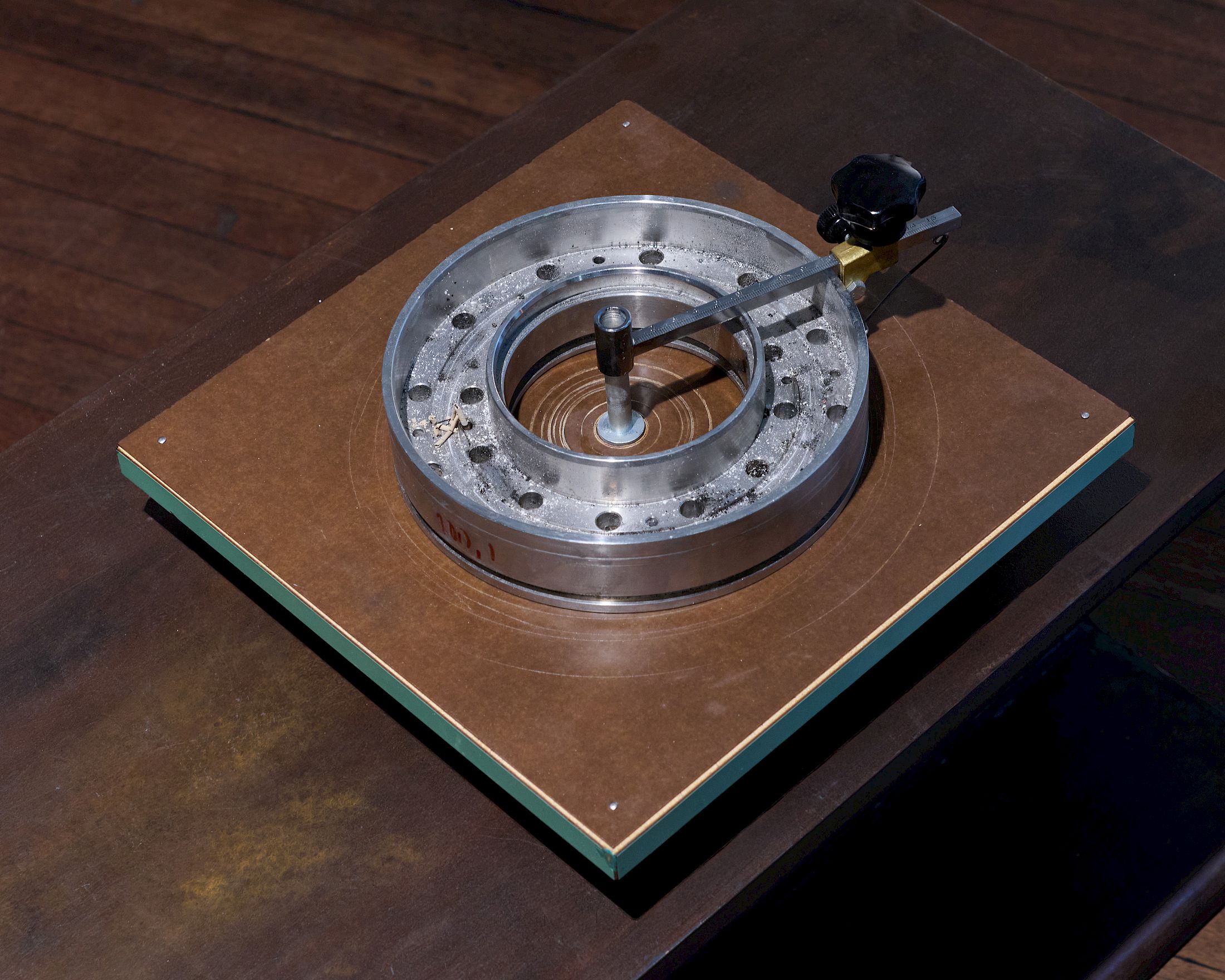 Exhibition View Solo Show Marie Matusz «Shift ; view on Ashtray series, 2025, MDF, stainless steel, 31 x 31 x 11 cm» at Blue Velvet, Zurich, 2025-2026 / Photo: Flavio Karrer / Courtesy: the artist and Blue Velvet