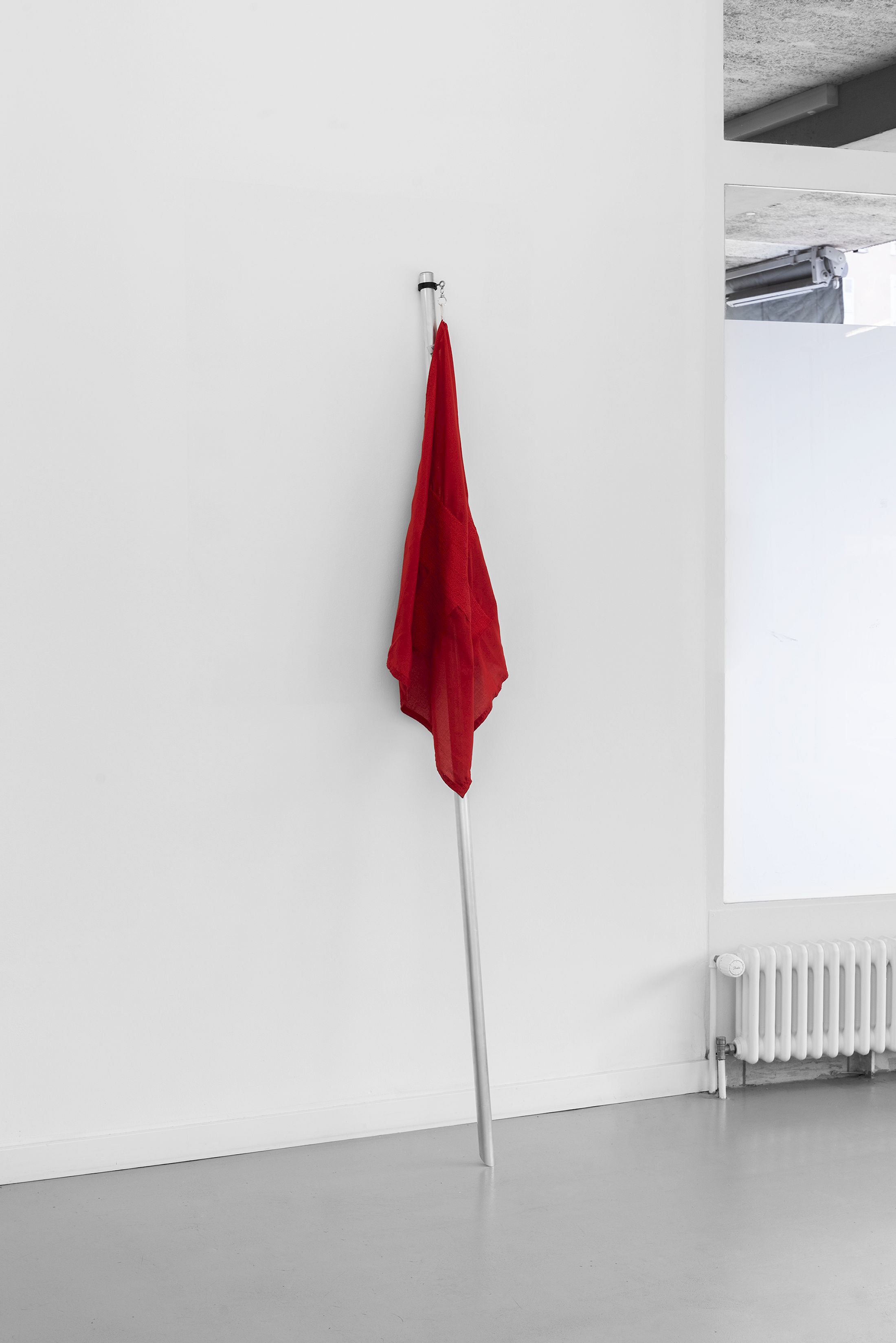 Exhibition View Solo Show Mitchell Anderson «Rockets ; view on Red flag, 2025» at Centre d’Édition Contemporaine, Geneva, 2026 / Photo: Remy Ugarte Vallejos / Courtesy: the artist and Centre d’Édition Contemporaine
