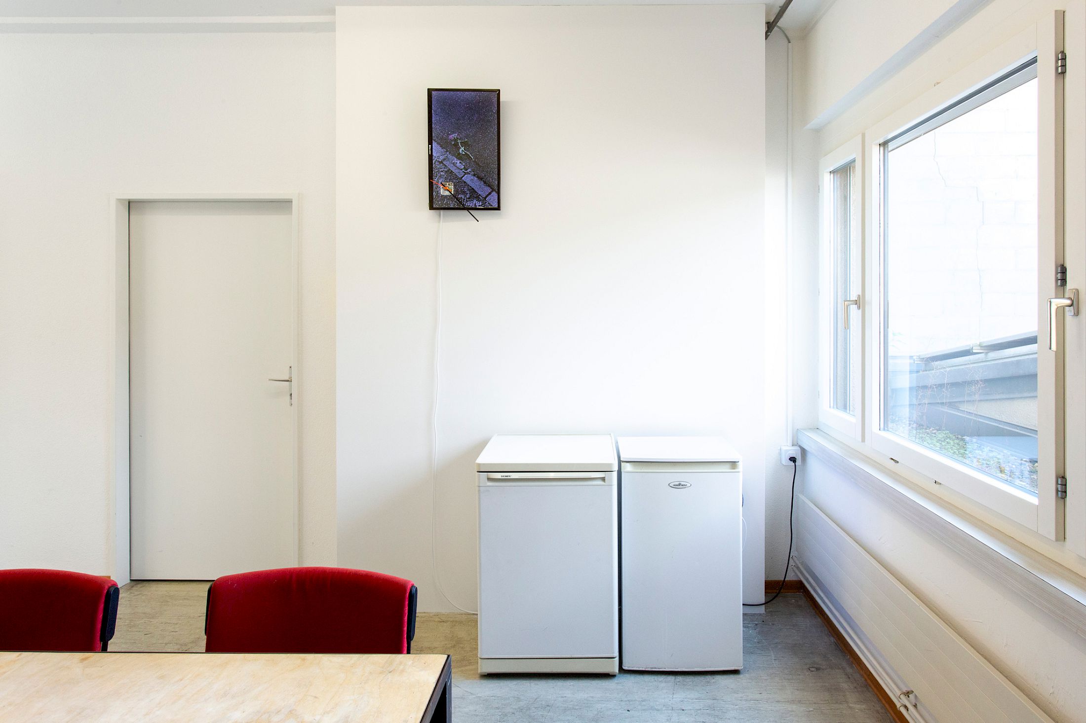 Exhibition View Group Show «Recessment ; view on Bernhard Hegglin, Roadstar, Day to Night 2025» at Stretcher, Basel, 2025 / Photo: Nina Rieben / Courtesy: Stretcher and the artists