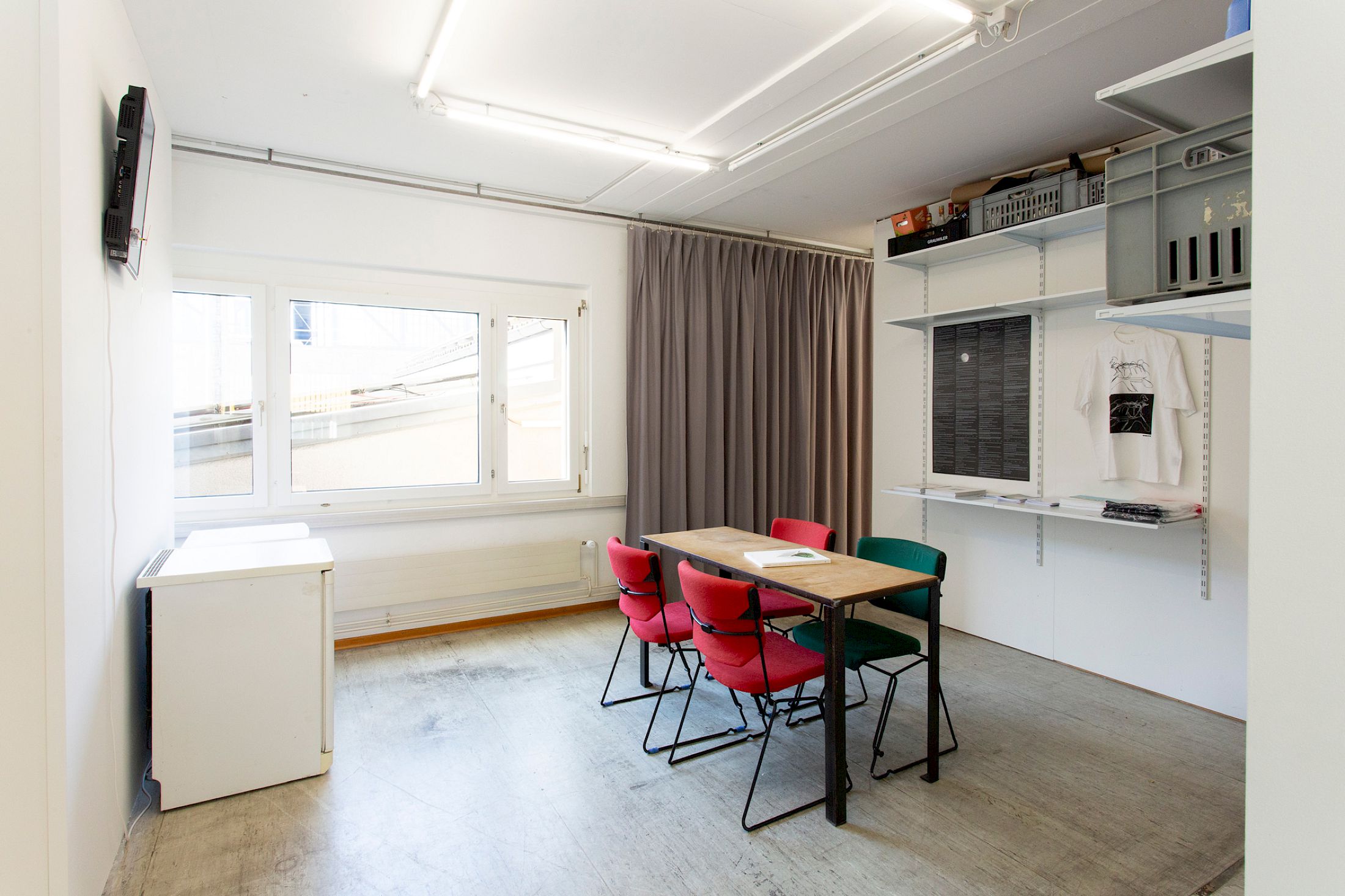 Exhibition View Group Show «Recessment» at Stretcher, Basel, 2025 / Photo: Nina Rieben / Courtesy: Stretcher and the artists