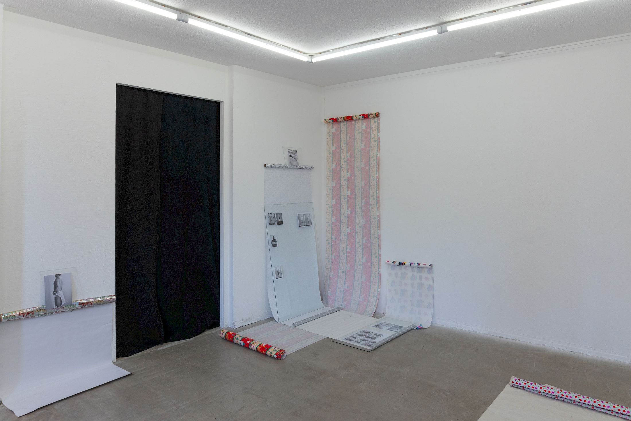 Exhibition View Solo Show Sven Gex «celebratory» at Halmet, Zurich-Oerlikon, 2025 / Photo: Tereza Glazova / Courtesy: the artist and Halmet