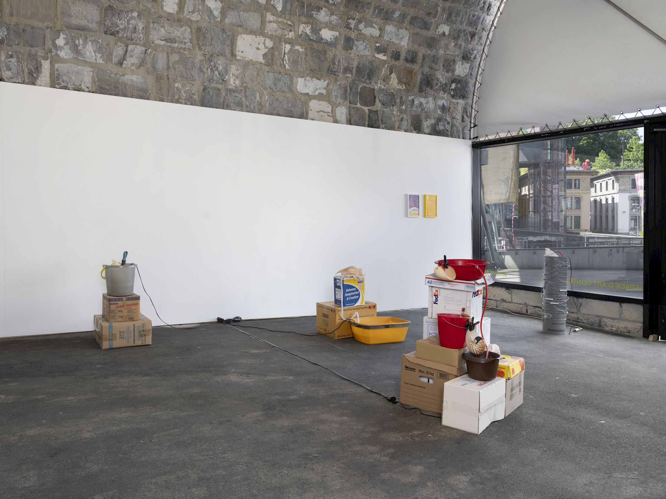 Exhibition View Solo Show Vanessa Safavi «Waves in the Closet» at Tunnel Tunnel, Lausanne, 2025 / Photo: Julien Gremaud / Courtesy: the artist and Tunnel Tunnel