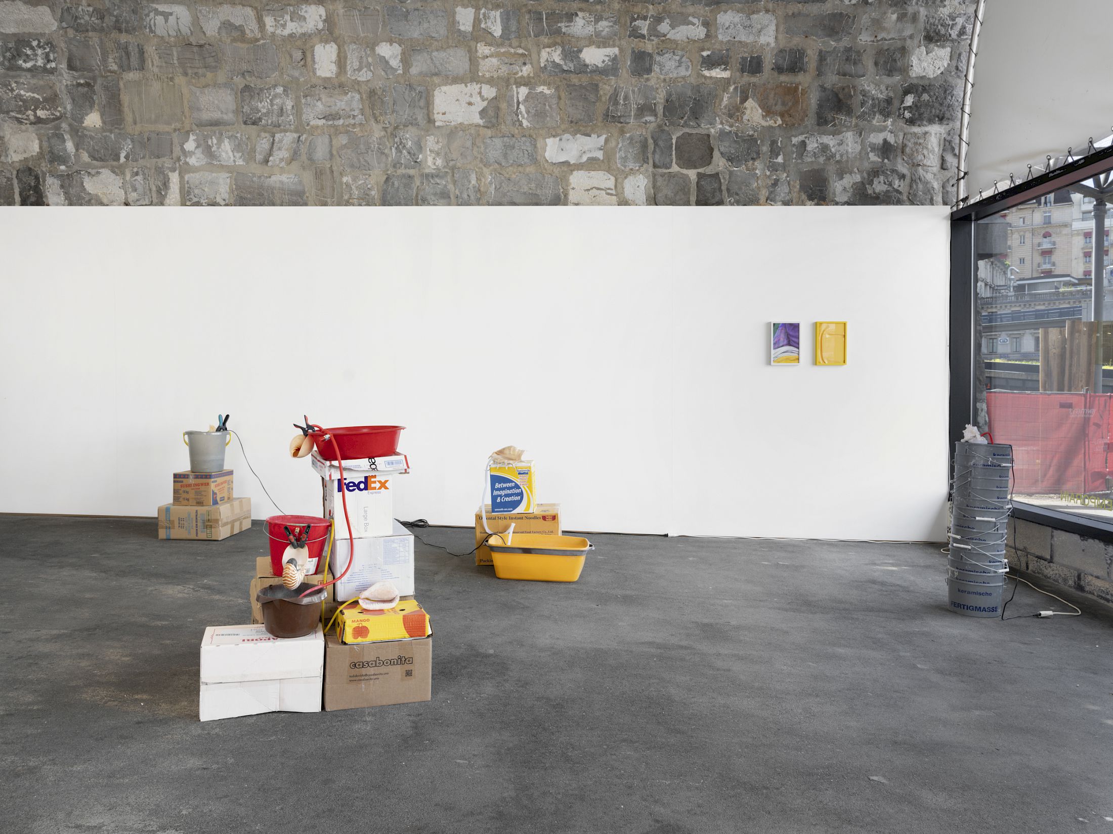 Exhibition View Solo Show Vanessa Safavi «Waves in the Closet» at Tunnel Tunnel, Lausanne, 2025 / Photo: Julien Gremaud / Courtesy: the artist and Tunnel Tunnel