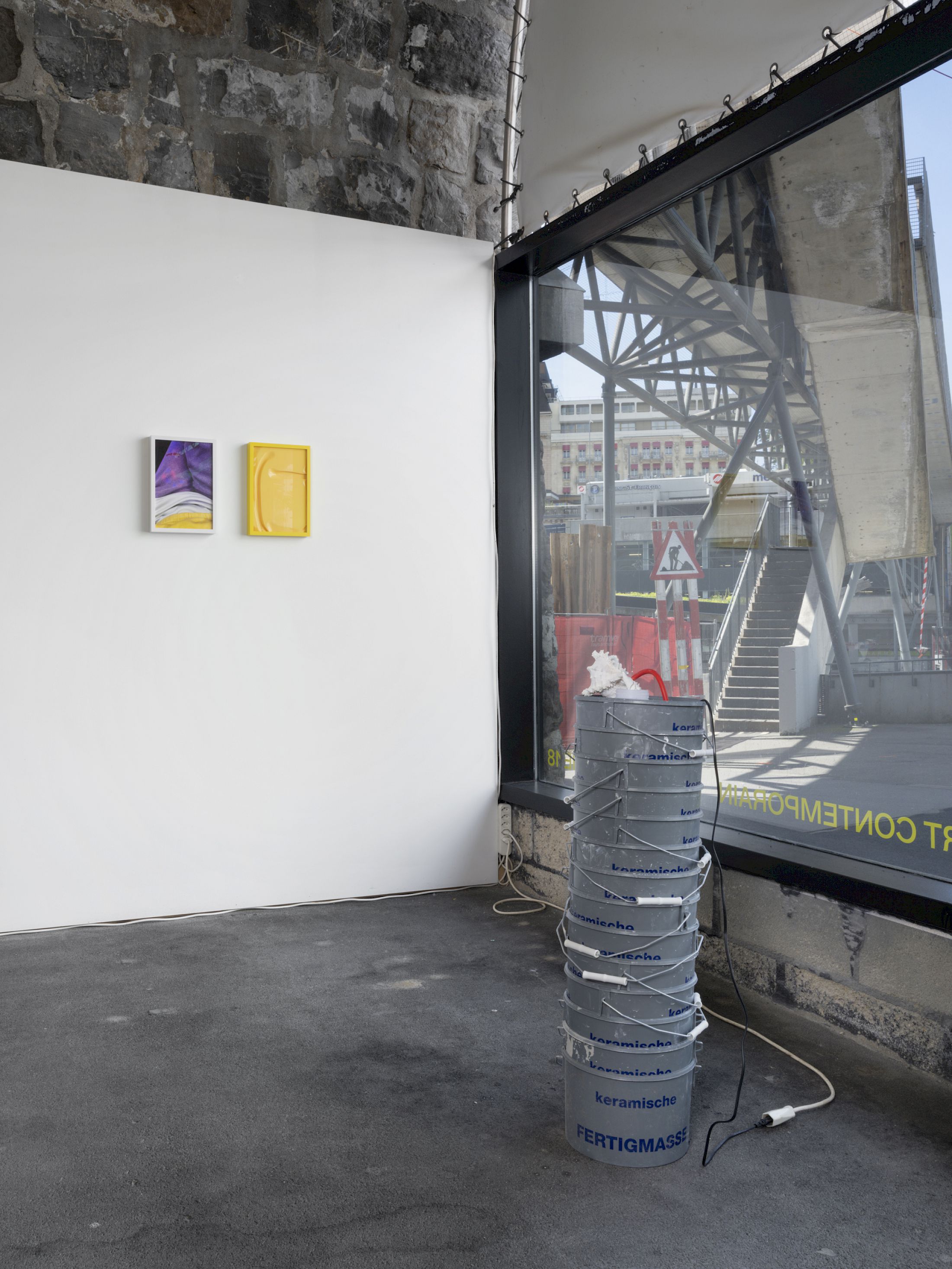 Exhibition View Solo Show Vanessa Safavi «Waves in the Closet» at Tunnel Tunnel, Lausanne, 2025 / Photo: Julien Gremaud / Courtesy: the artist and Tunnel Tunnel