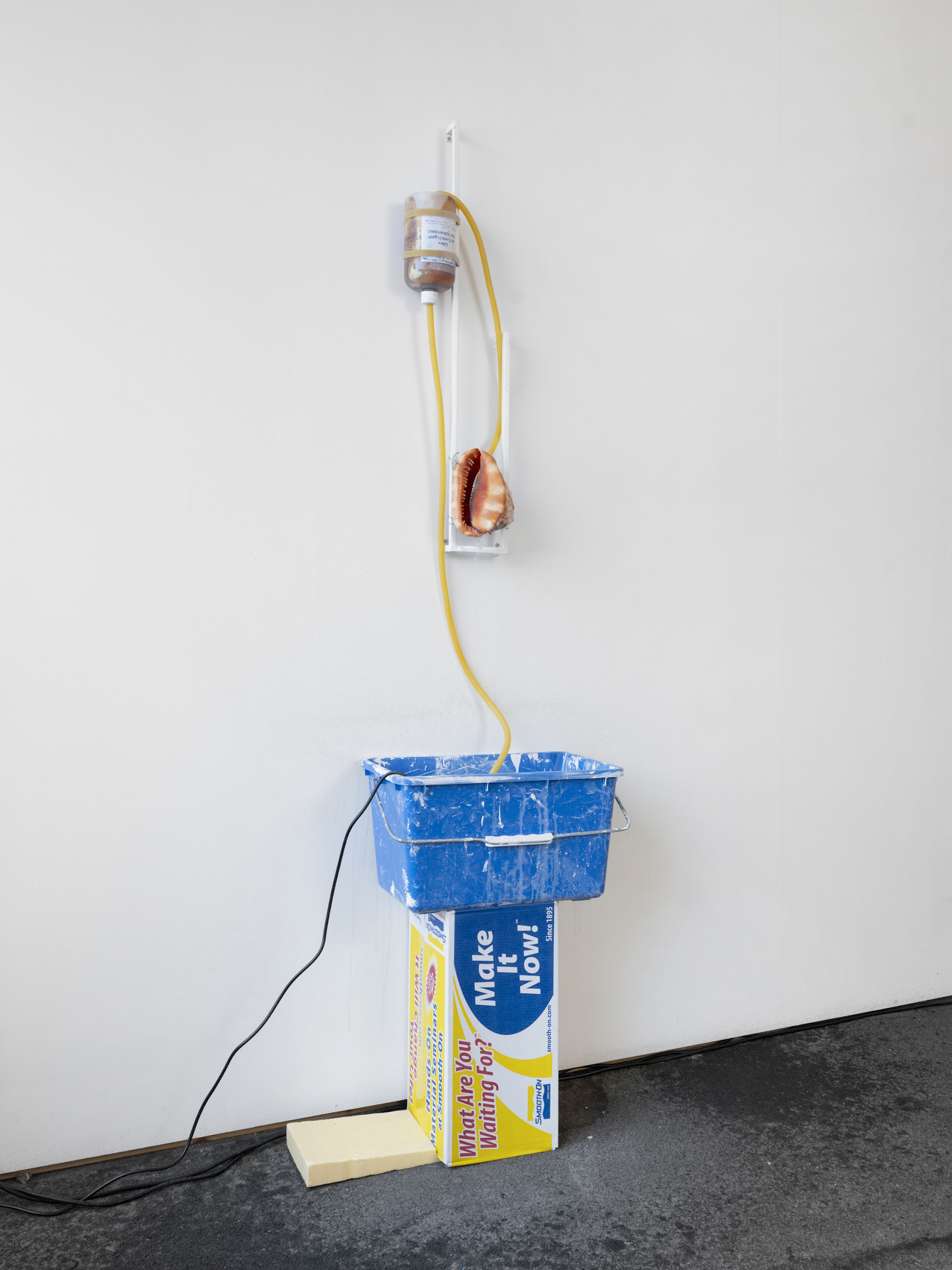 Exhibition View Solo Show Vanessa Safavi «Waves in the Closet» at Tunnel Tunnel, Lausanne, 2025 / Photo: Julien Gremaud / Courtesy: the artist and Tunnel Tunnel