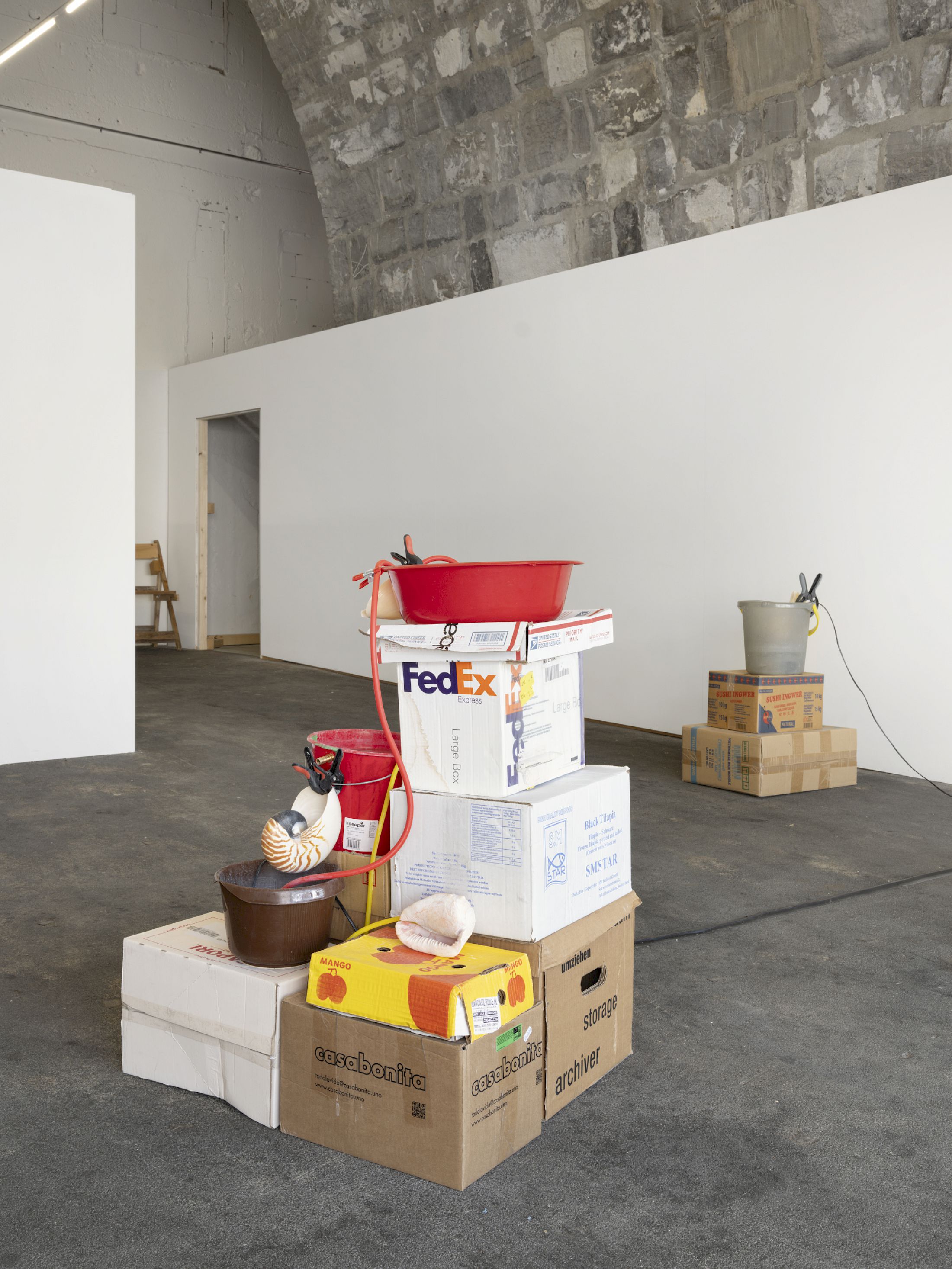 Exhibition View Solo Show Vanessa Safavi «Waves in the Closet» at Tunnel Tunnel, Lausanne, 2025 / Photo: Julien Gremaud / Courtesy: the artist and Tunnel Tunnel