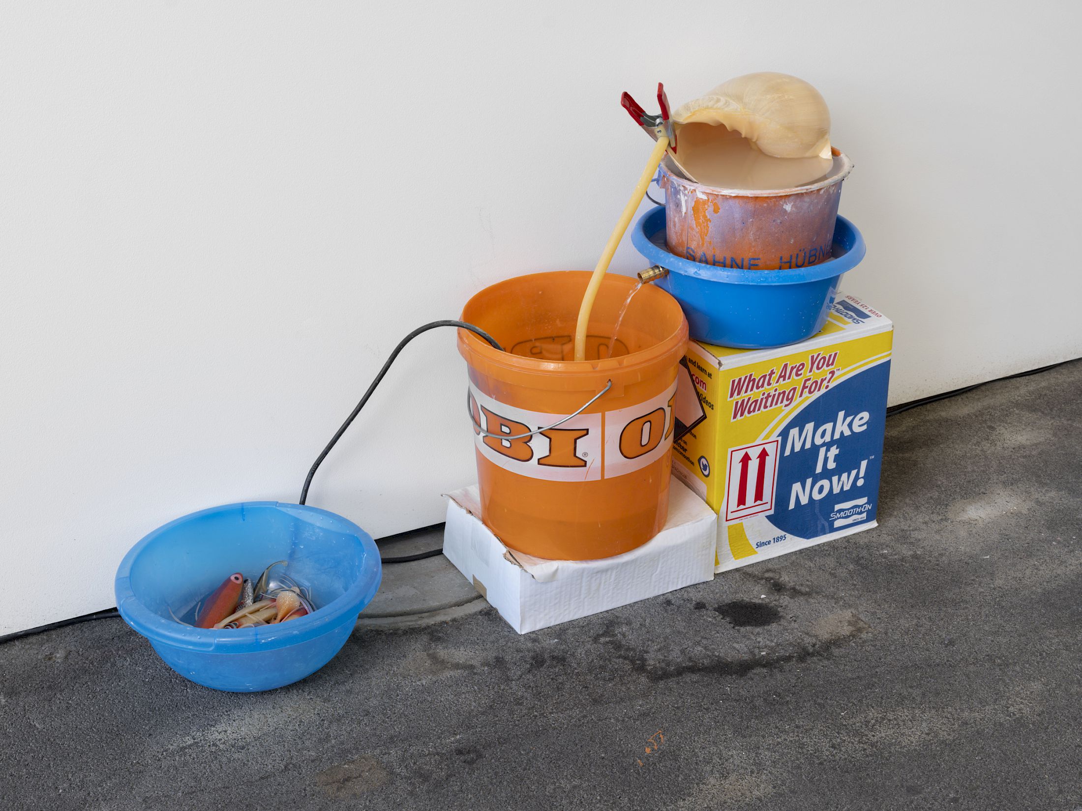 Exhibition View Solo Show Vanessa Safavi «Waves in the Closet» at Tunnel Tunnel, Lausanne, 2025 / Photo: Julien Gremaud / Courtesy: the artist and Tunnel Tunnel