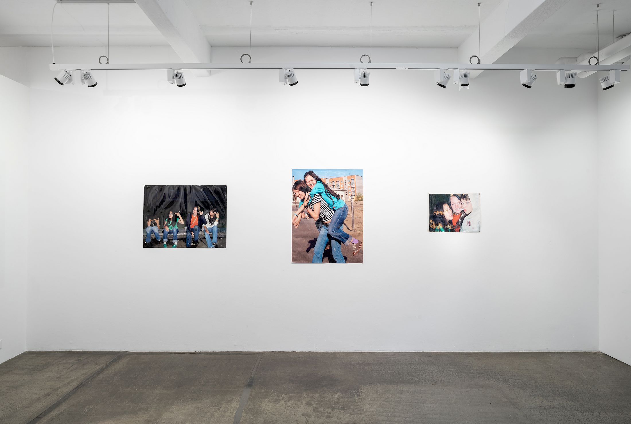 Exhibition View Group Show «Y3ARB00K ; view on Sveta Mordovskaya, Artists Posing 3, 2025, Chromogenic print, 43 x 58.5 cm ; Artists Posing 2, 2025, Chromogenic print, 103.5 x 80 cm ; Artists Posing 4, 2025, Chromogenic print, 69.5 x 72.5 cm» at tichyocean, Zurich, 2025-2026 / Photo: E. Sommer / Courtesy: the artists and tichyocean