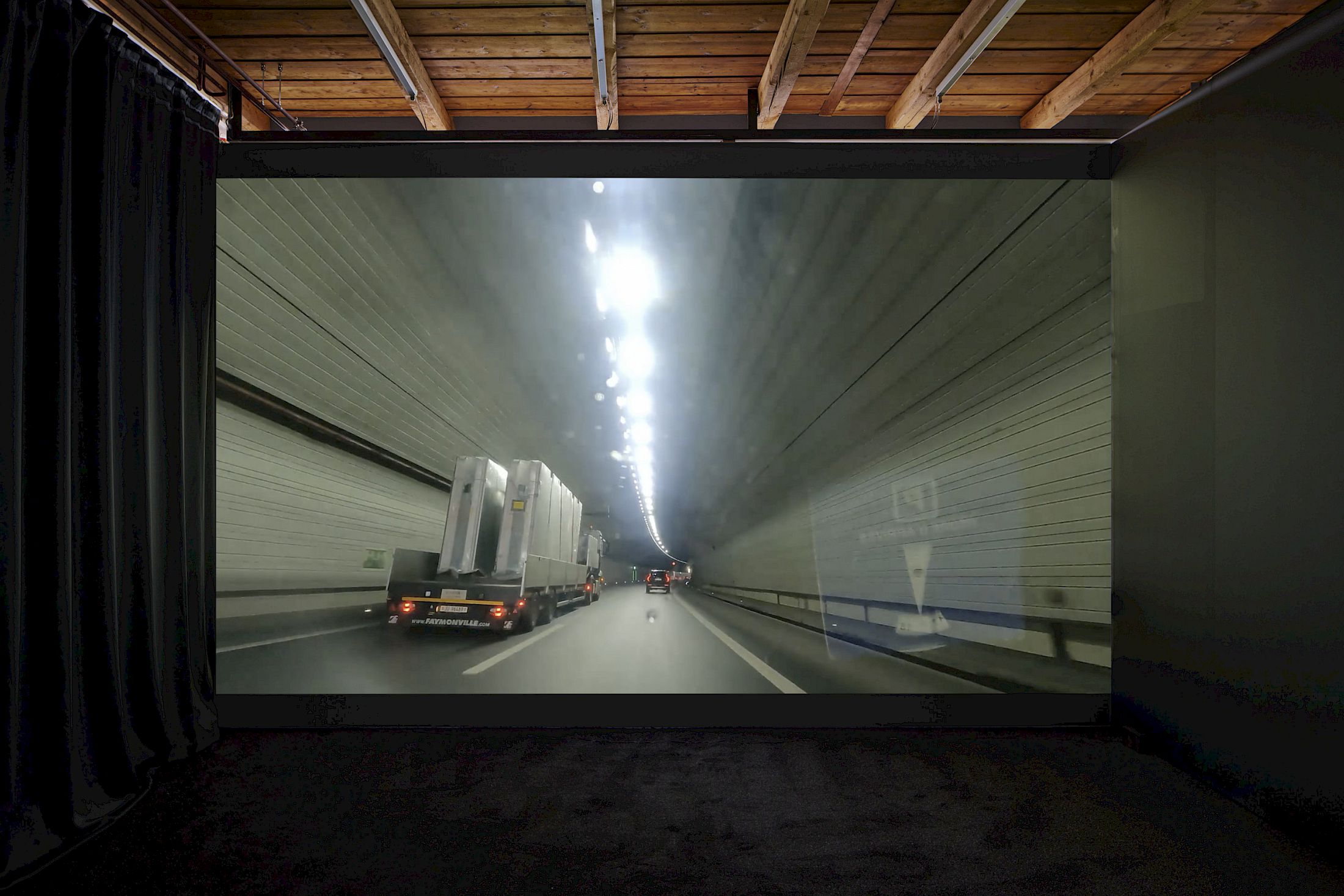 Exhibition View Group Show «Art & Alienation; view on Delphine Mouly, Extended Play (Tunnel Tunnel Edit), 2023», at Kunsthalle Friart Fribourg, Fribourg, 2025 / Photo: Guillaume Python / Courtesy: the artist and Kunsthalle Friart Fribourg