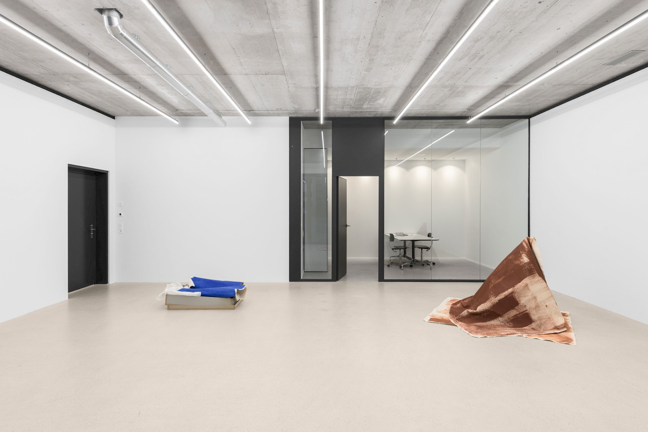 Exhibition View Solo Show Azize Ferizi «Fit In For Me» at Windhager Von Kaenel, Zug, 2025 / Photo: Julian Blum / Courtesy: the artist and Windhager von Kaenel
