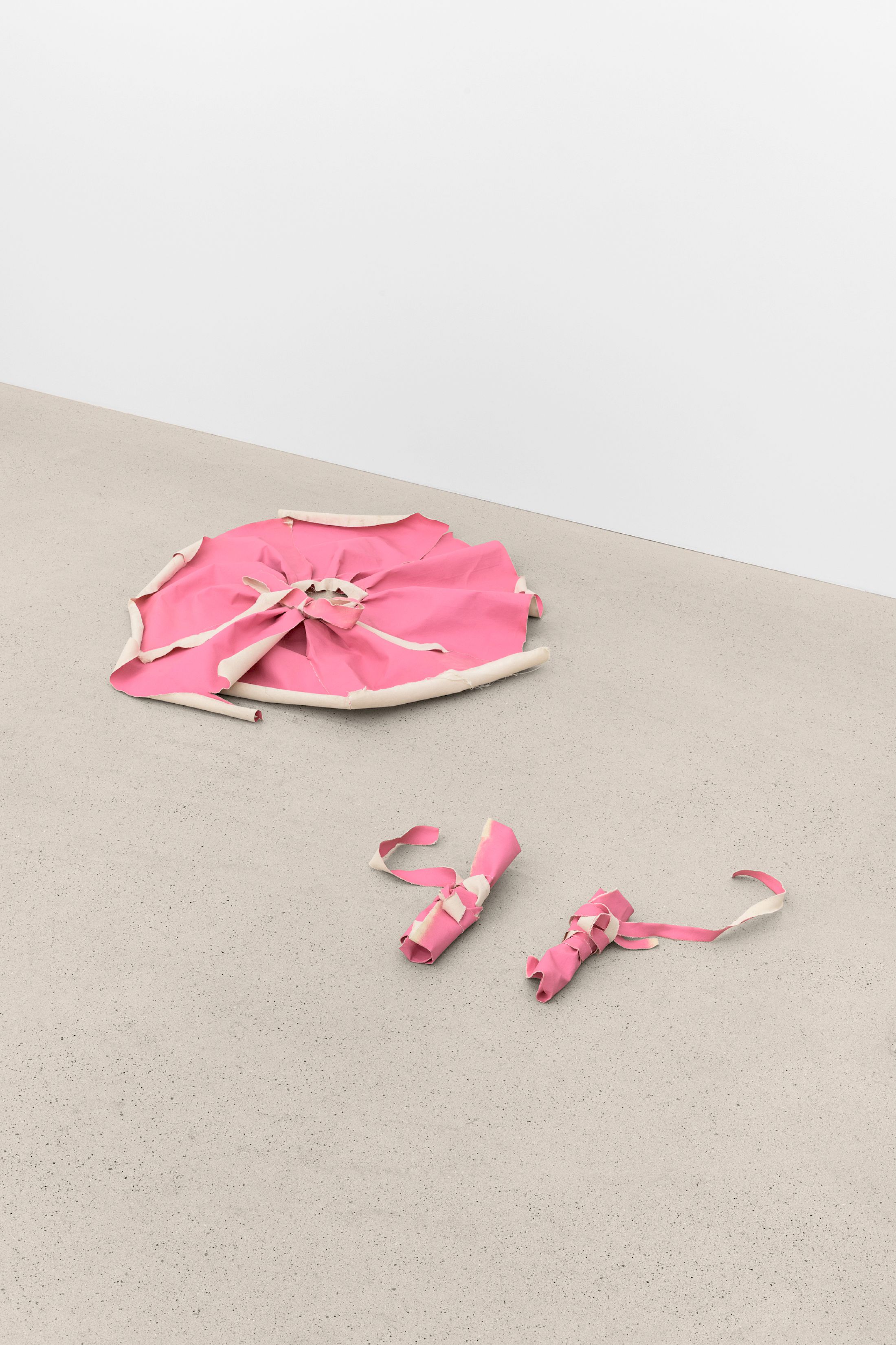 Exhibition View Solo Show Azize Ferizi «Fit In For Me ; view on Virgin, 2025, oil on canvas, 110 x 110 x 20cm» at Windhager Von Kaenel, Zug, 2025 / Photo: Julian Blum / Courtesy: the artist and Windhager von Kaenel