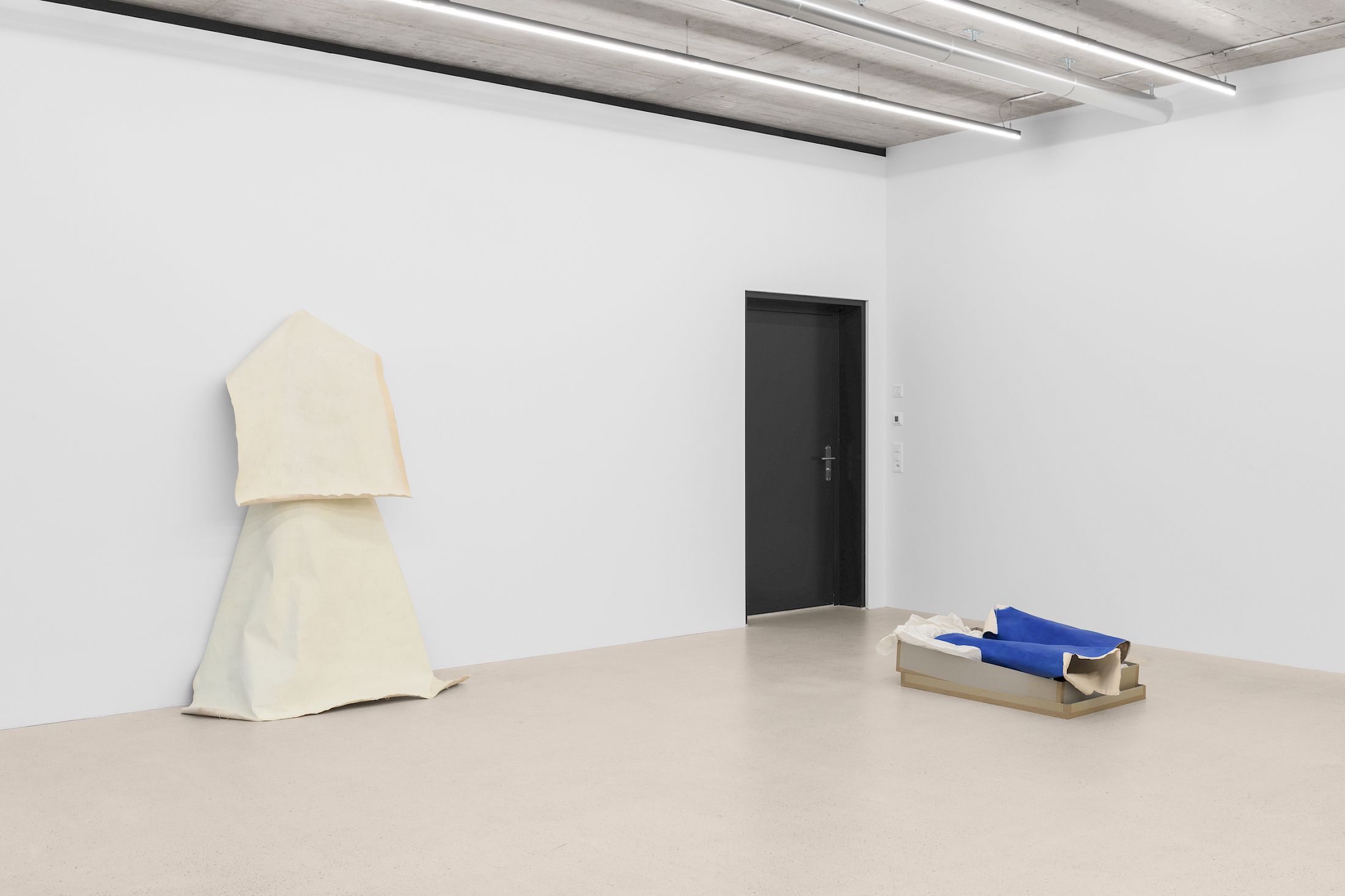 Exhibition View Solo Show Azize Ferizi «Fit In For Me» at Windhager Von Kaenel, Zug, 2025 / Photo: Julian Blum / Courtesy: the artist and Windhager von Kaenel