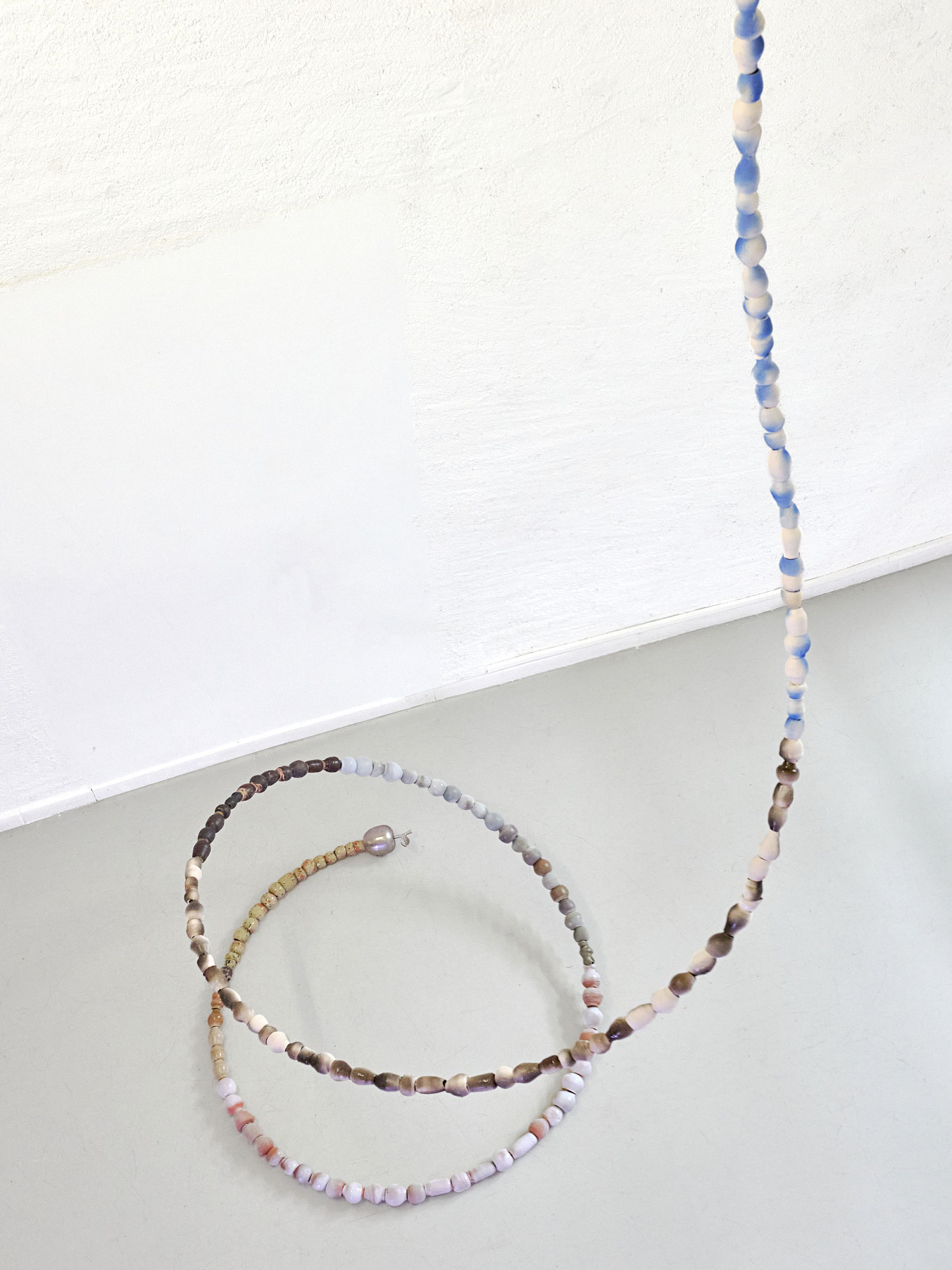 Exibition View Solo Show Camille Dumond «Everything but sliced ; view on Bullet time, 2025, Suspension, steel, earthenware, stoneware, 4.5 m» at Ferme de la Chapelle, Geneva, Grand-Lancy, 2025 / Photo: Nicolas Delaroche / Courtesy: the artist and Ferme de la Chapelle