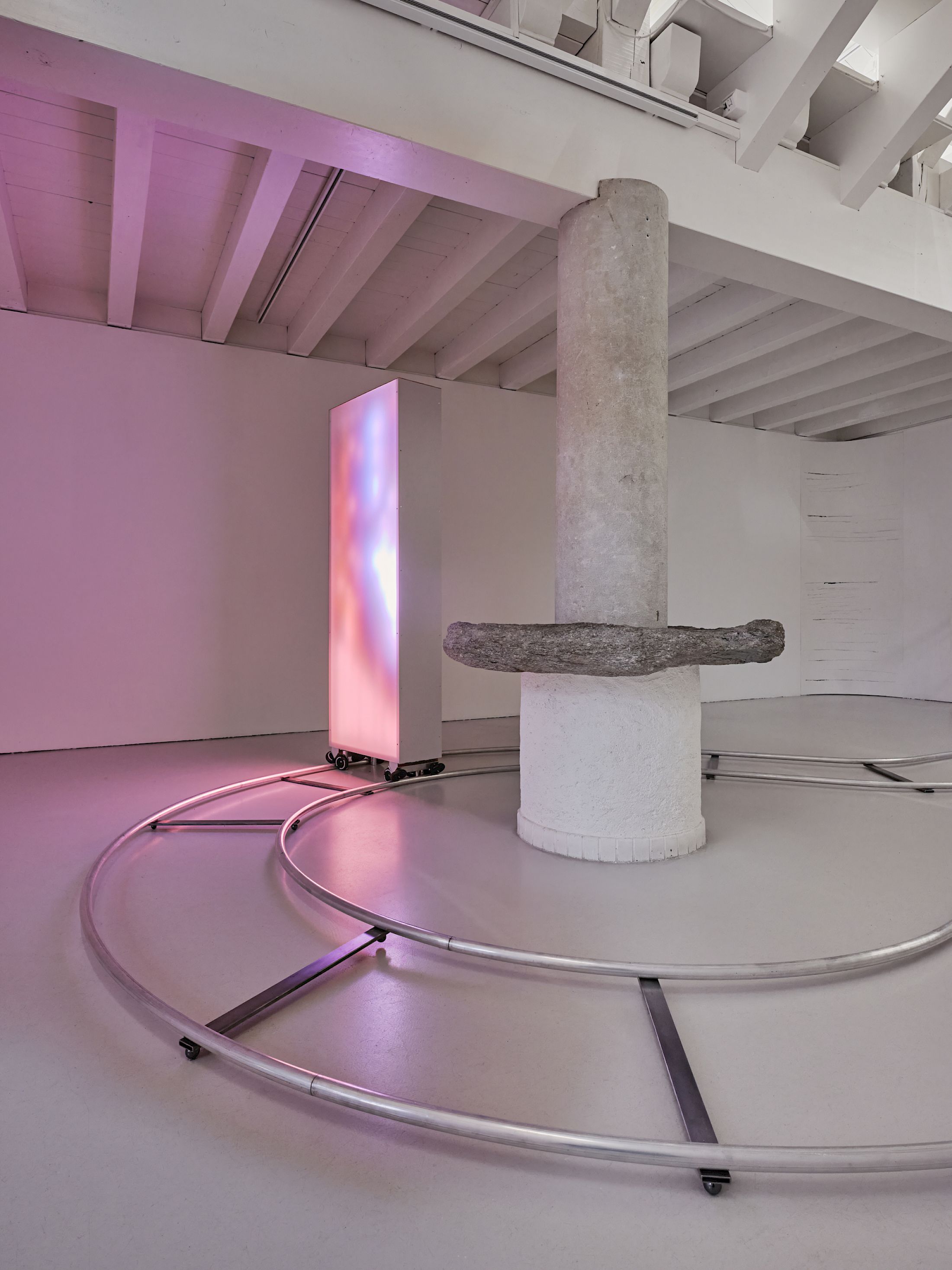 Exibition View Solo Show Camille Dumond «Everything but sliced ; view on Power of the spin, 2025, Installation and wall elements, aluminum, steel, wood, LED, 5.30 × 3.30 m» at Ferme de la Chapelle, Geneva, Grand-Lancy, 2025 / Photo: Nicolas Delaroche / Courtesy: the artist and Ferme de la Chapelle