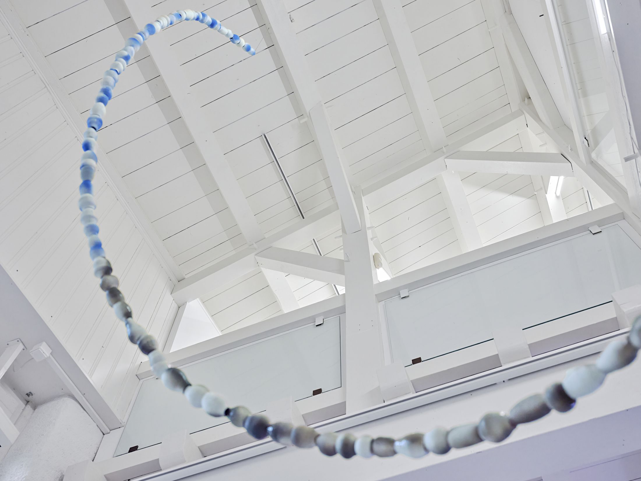 Exibition View Solo Show Camille Dumond «Everything but sliced ; view on Bullet time, 2025, Suspension, steel, earthenware, stoneware, 4.5 m» at Ferme de la Chapelle, Geneva, Grand-Lancy, 2025 / Photo: Nicolas Delaroche / Courtesy: the artist and Ferme de la Chapelle