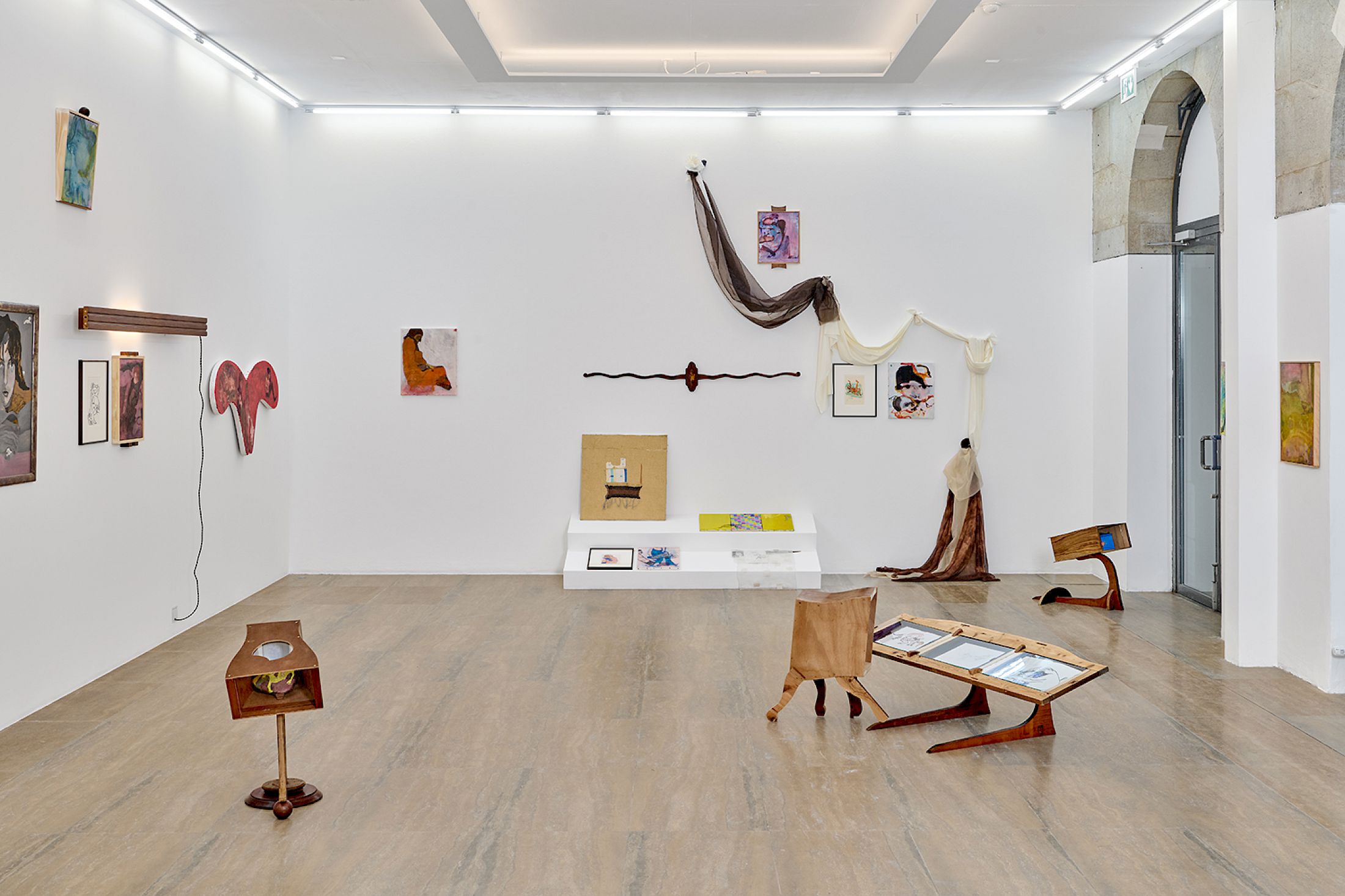 Exhibition View Duo Show Cathy Josefowitz and Jessy Razafimandimby «Valse Velue» at Halle Nord, Geneva, 2026 / Photo: Thomas Maisonnasse / Courtesy: the artists and Halle Nord