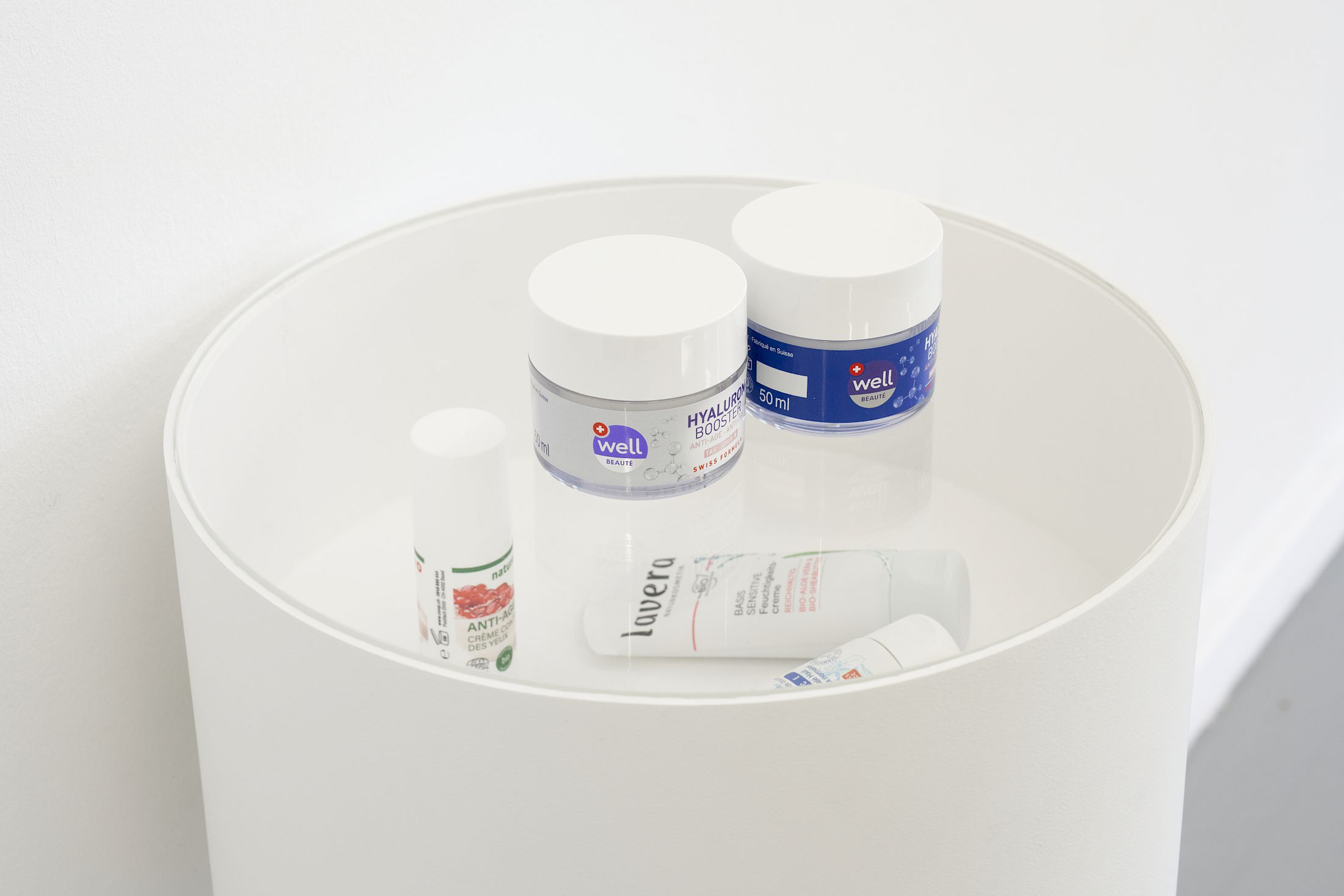 Exhibition View Solo Show Costanza Candeloro «Different kinds of wants ; view on Expectation / Access, CEC, 2025» at Centre d’Édition Contemporaine, Geneva, 2025 / Photo: Guillaume Python / Courtesy: the artist and Centre d’Édition Contemporaine