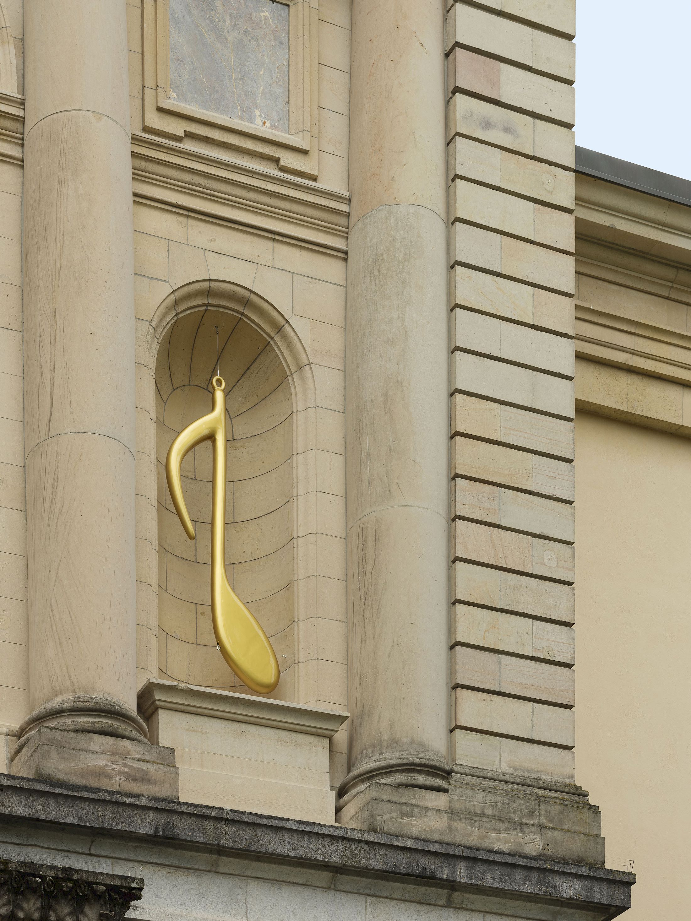 Exhibition View Solo Show Francisco Sierra «Alfombra ; view on A Drop of Sadness, 2025, Polyurethane and paint, 235 × 11 × 100 cm» at Kunstmuseum Solothurn, 2025-2026 / Photo: Sebastian Verdon / Courtesy: the artist and Kunstmuseum Solothurn
