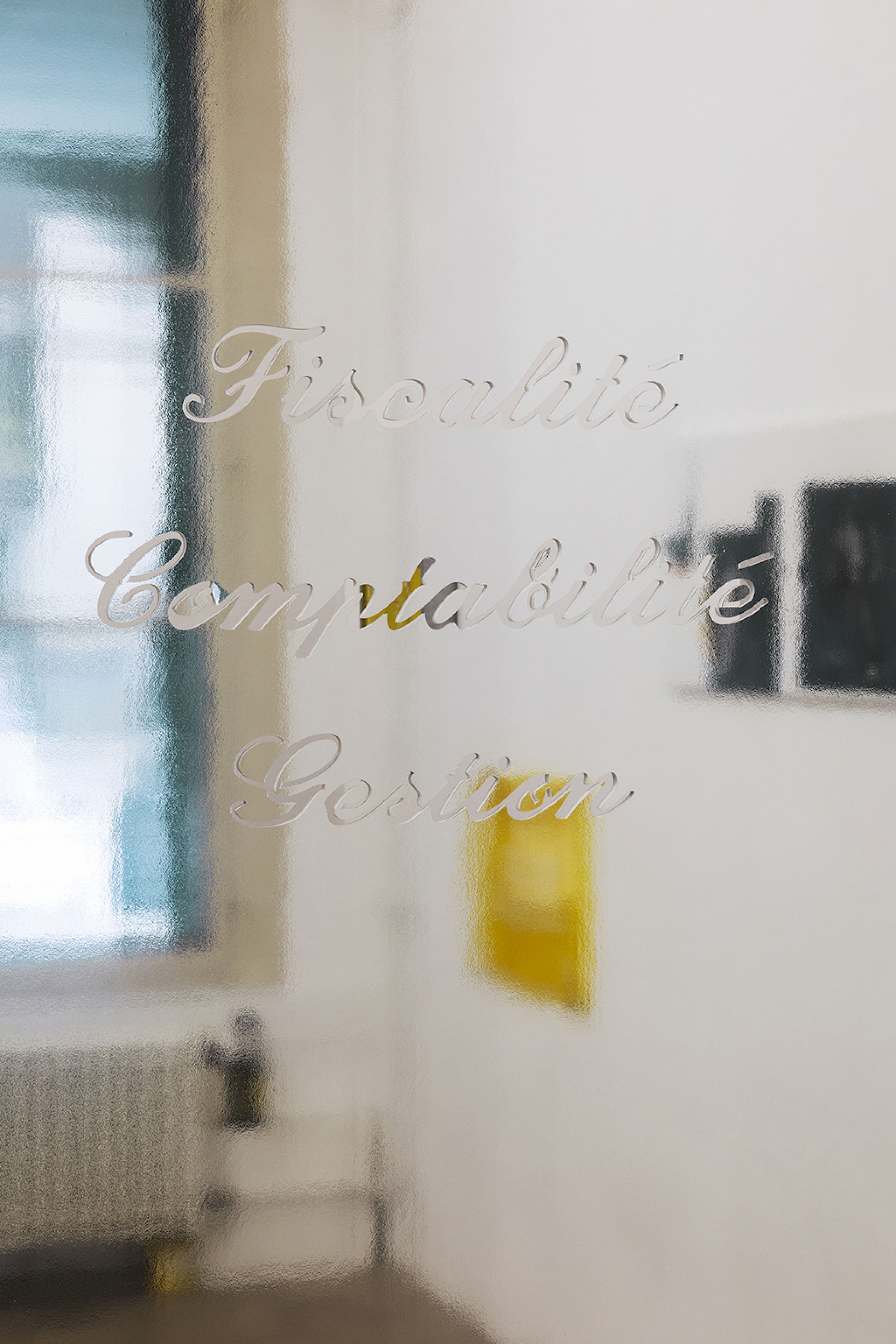 Exhibition View Solo Show Jiajia Zhang «How To Spend It ; view on Quai du Commerce 1080 Bruxelles (Bern)(detail) , 2025, Replication of found plaque on silver foiled PVC plate, 203 × 99 cm» at Milieu, Bern, 2025 / Photo: Jiří Makovec / Courtesy: the artist and Milieu