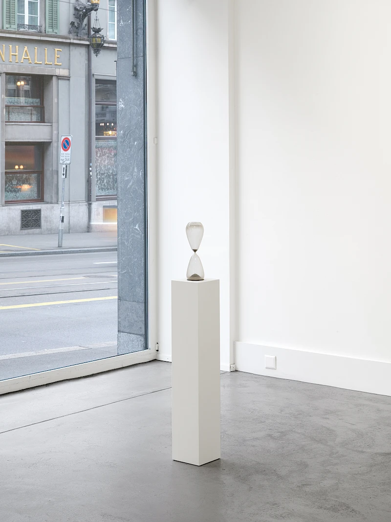 Exhibition View Solo Show Katie Paterson «True North ; view on The Moment, hand-blown glass with pre-solar material to mesure 15 minutes» at Galerie Tschudi, Zurich, 2026 / Photo: Cedric Mussano / Courtesy: the artist and Ingleby, and Galerie Tschudi
