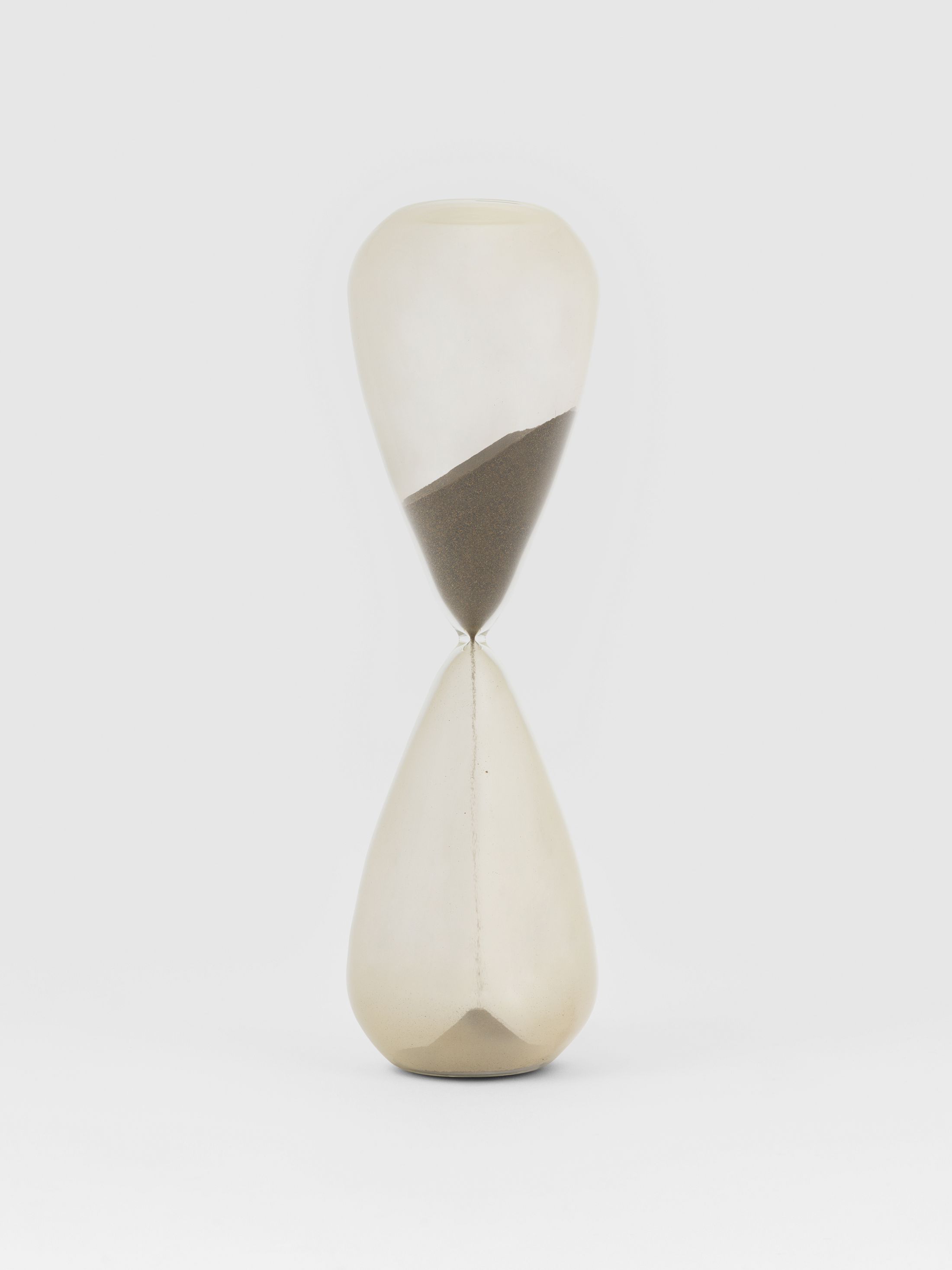 Exhibition View Solo Show Katie Paterson «True North ; view on The Moment, hand-blown glass with pre-solar material to mesure 15 minutes» at Galerie Tschudi, Zurich, 2026 / Photo: Dan Bradica / Courtesy: the artist and Ingleby, and Galerie Tschudi