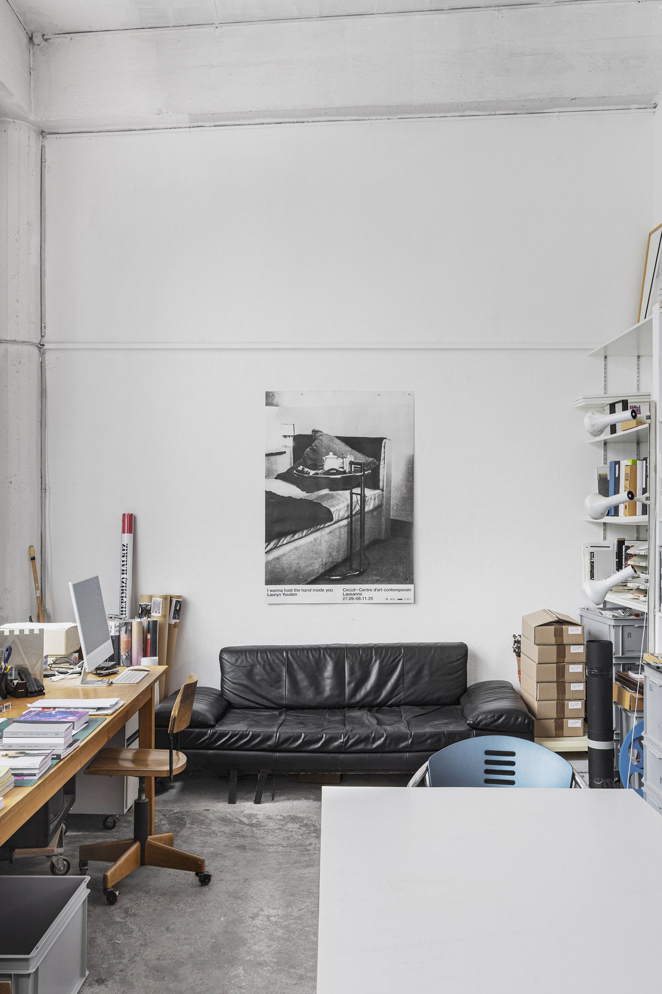 Exhibition View Solo Show Lauryn Youden «I wanna hold the hand inside you ; view on à lire avec les trois cigarettes oubliées (p. 183), (detail: The E.1027 table as a bedside table with adjustable height), 2025, exhibition poster F4, Éditions Circuit» at CIRCUIT, Lausanne, 2025 / Photo: Aude Mayer / Courtesy: the artist and CIRCUIT