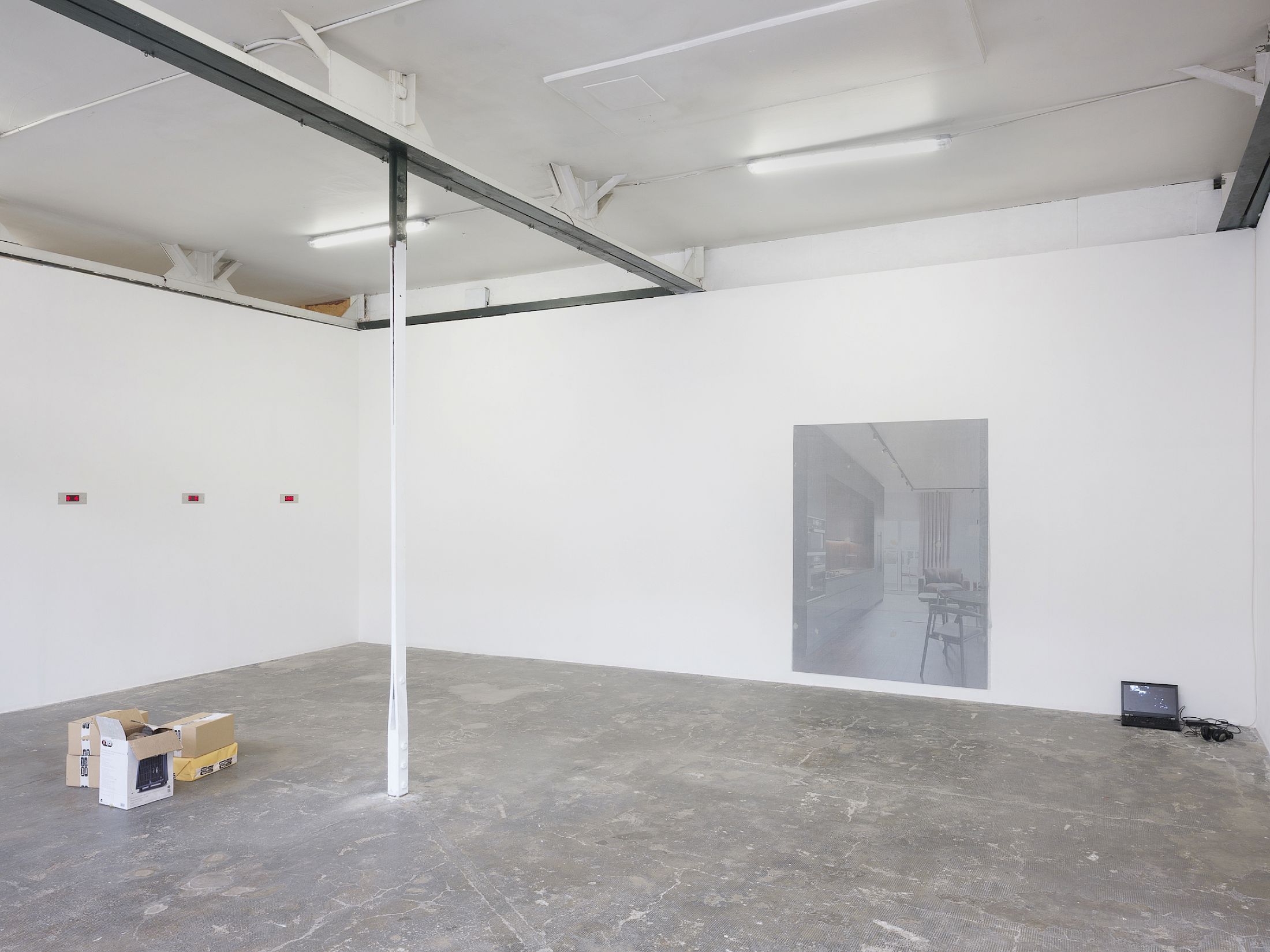 Exhibition View Group Show «Long distance relationship» at Smallville, Neuchâtel, 2025 / Photo: Sebastien Verdon / Courtesy: the artists and Smallville