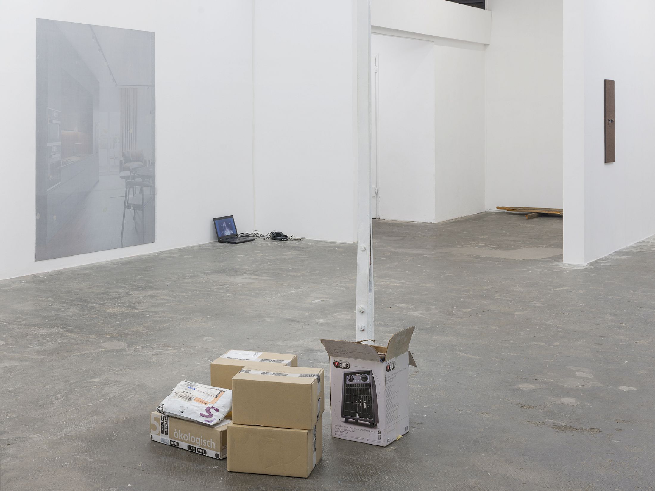 Exhibition View Group Show «Long distance relationship» at Smallville, Neuchâtel, 2025 / Photo: Sebastien Verdon / Courtesy: the artists and Smallville