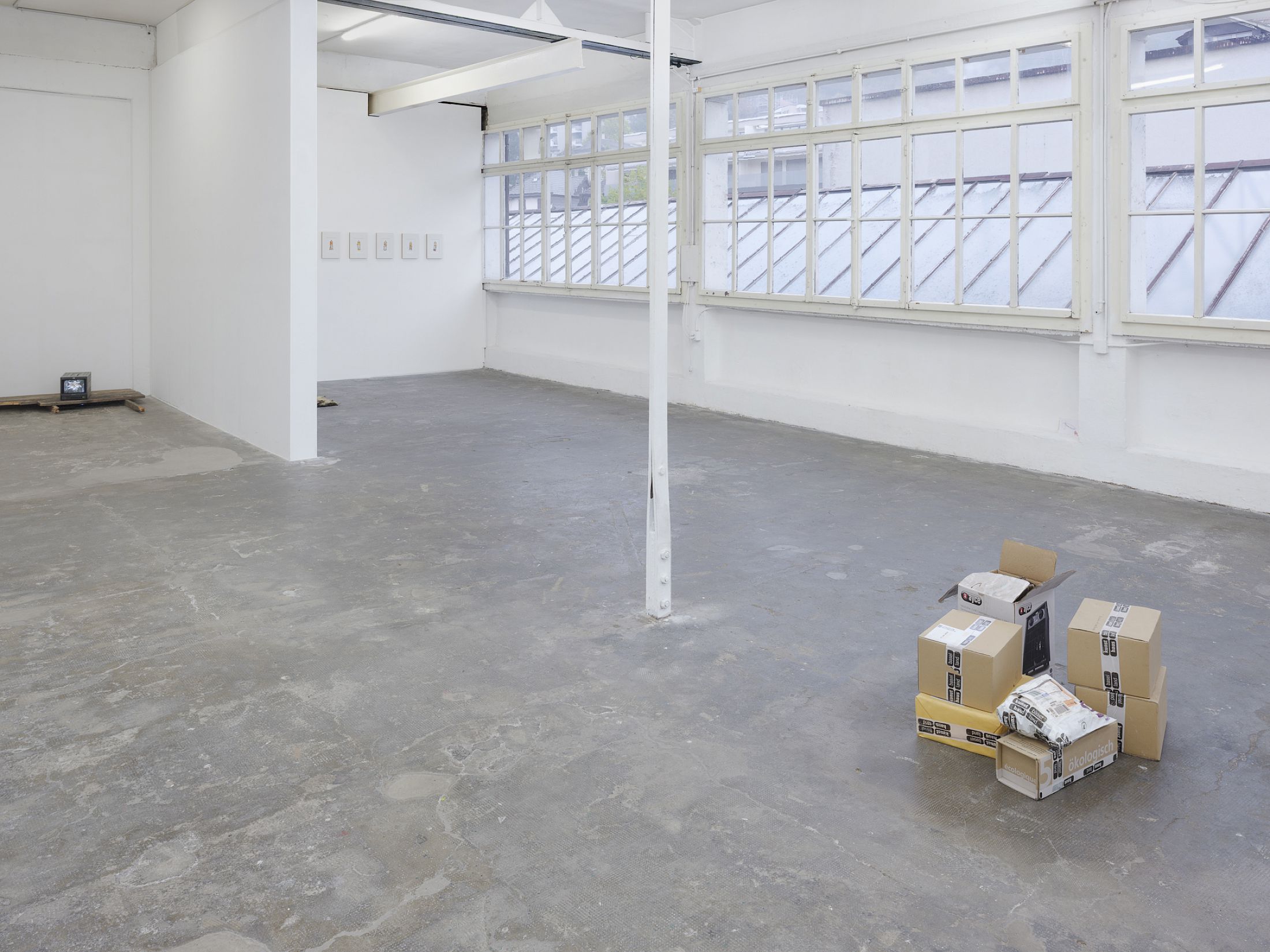 Exhibition View Group Show «Long distance relationship» at Smallville, Neuchâtel, 2025 / Photo: Sebastien Verdon / Courtesy: the artists and Smallville