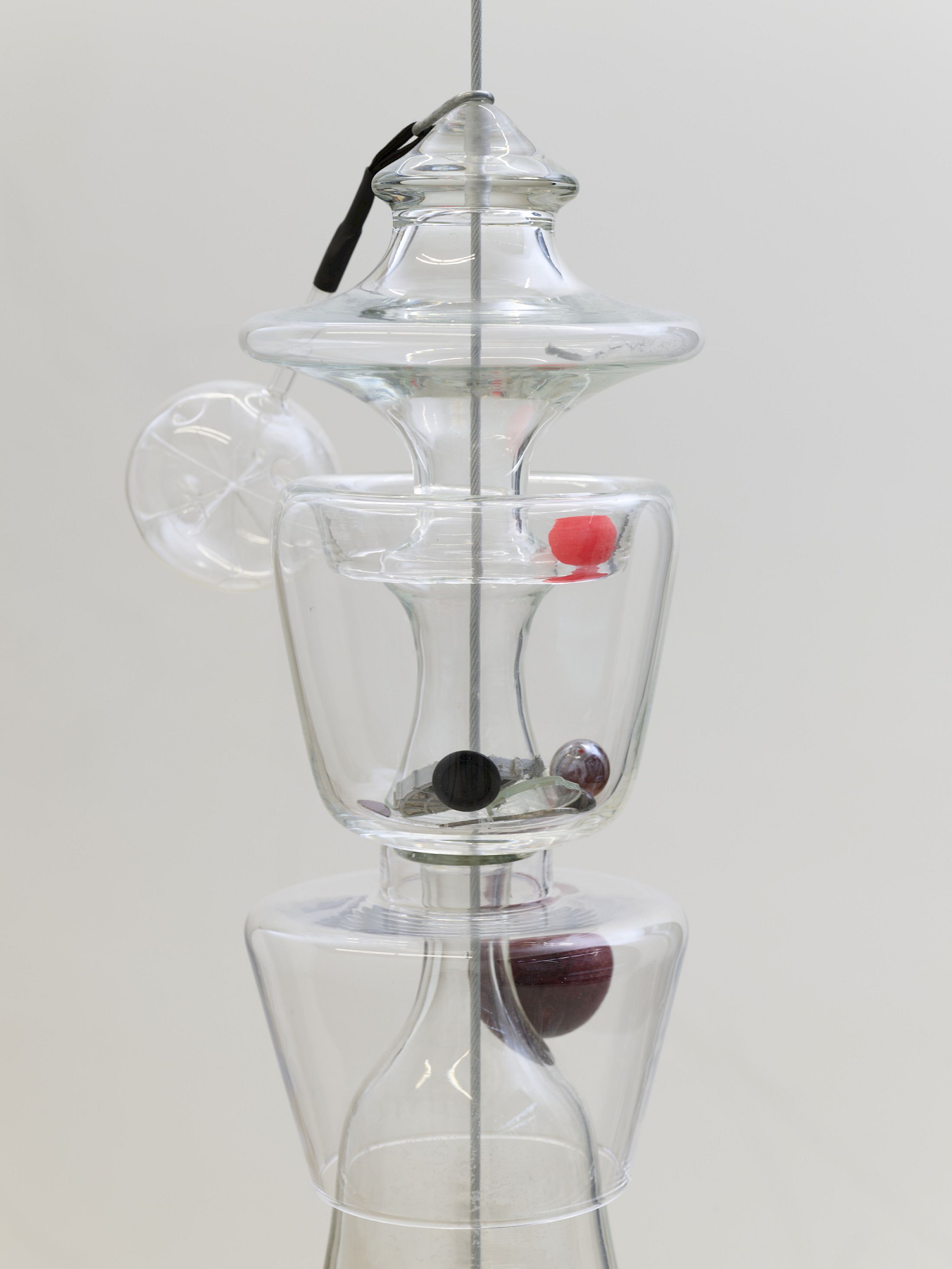 Exhibition View Solo Show Mathis Pfäffli «Meteora ; view on Collector XI (detail), 2025, found and collected glass, found metal objects, metal wires, screws, hooks, gathered findings 103 × 35 cm» at Damien and the Love Guru, Zurich, 2025-2026 / Photo: Felix Jungo / Courtesy: the artist and Damien and the Love Guru