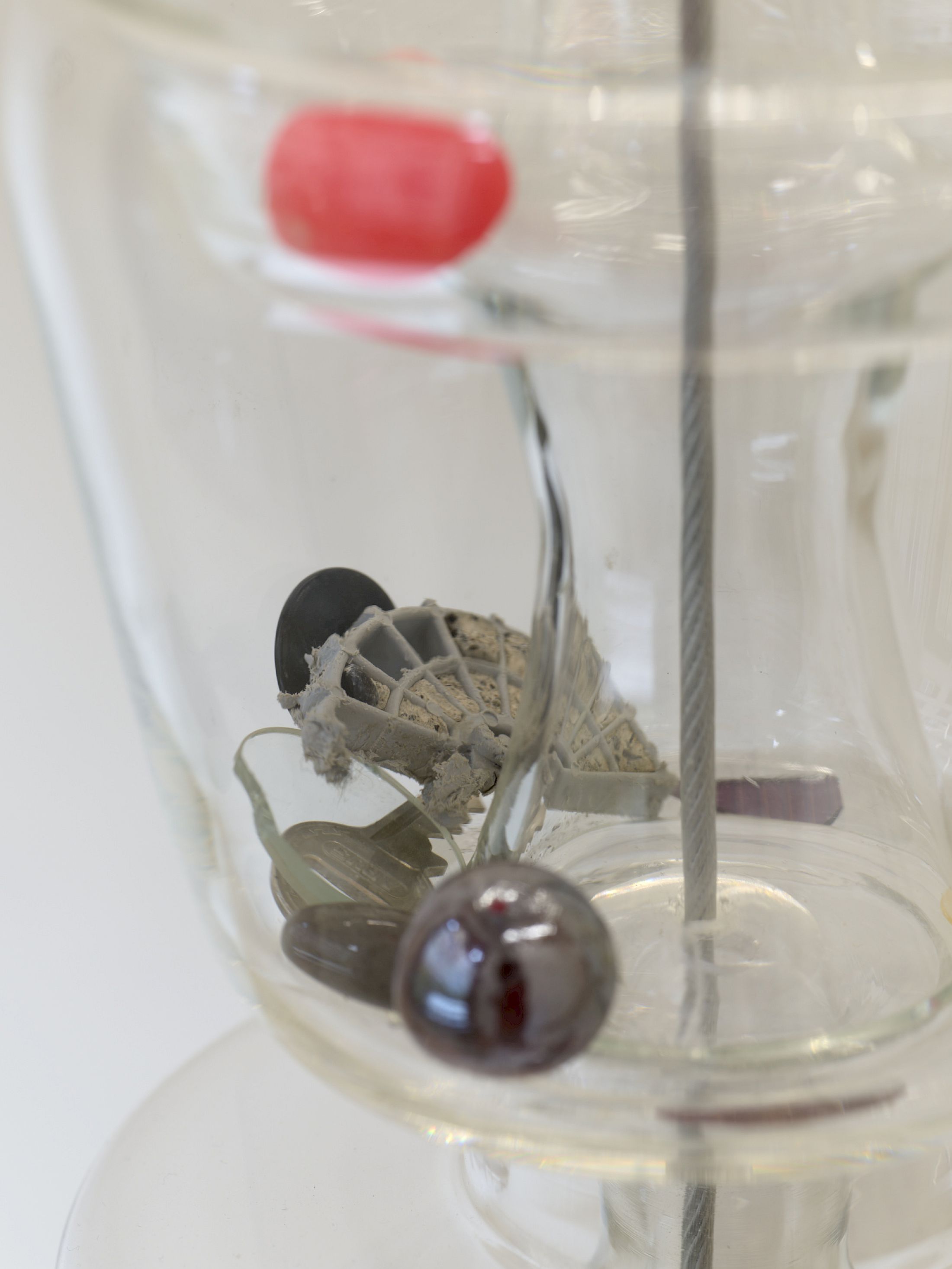 Exhibition View Solo Show Mathis Pfäffli «Meteora ; view on Collector XI (detail), 2025, found and collected glass, found metal objects, metal wires, screws, hooks, gathered findings 103 × 35 cm» at Damien and the Love Guru, Zurich, 2025-2026 / Photo: Felix Jungo / Courtesy: the artist and Damien and the Love Guru