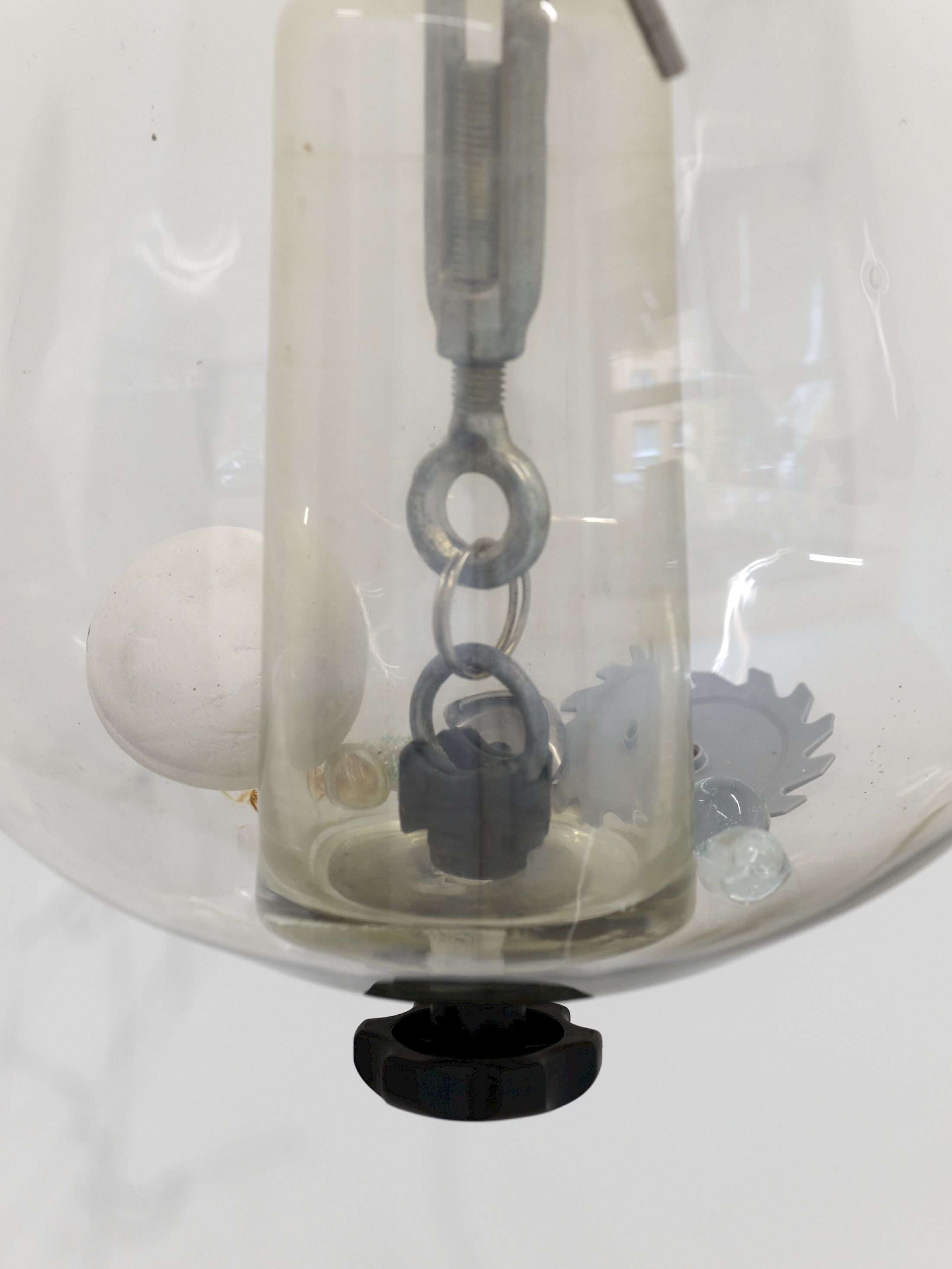 Exhibition View Solo Show Mathis Pfäffli «Meteora ; view on Collector XIII (detail), 2025, found and collected glass, found metal objects, metal wires, screws, hooks, gathered findings, 85 × 30 cm» at Damien and the Love Guru, Zurich, 2025-2026 / Photo: Felix Jungo / Courtesy: the artist and Damien and the Love Guru