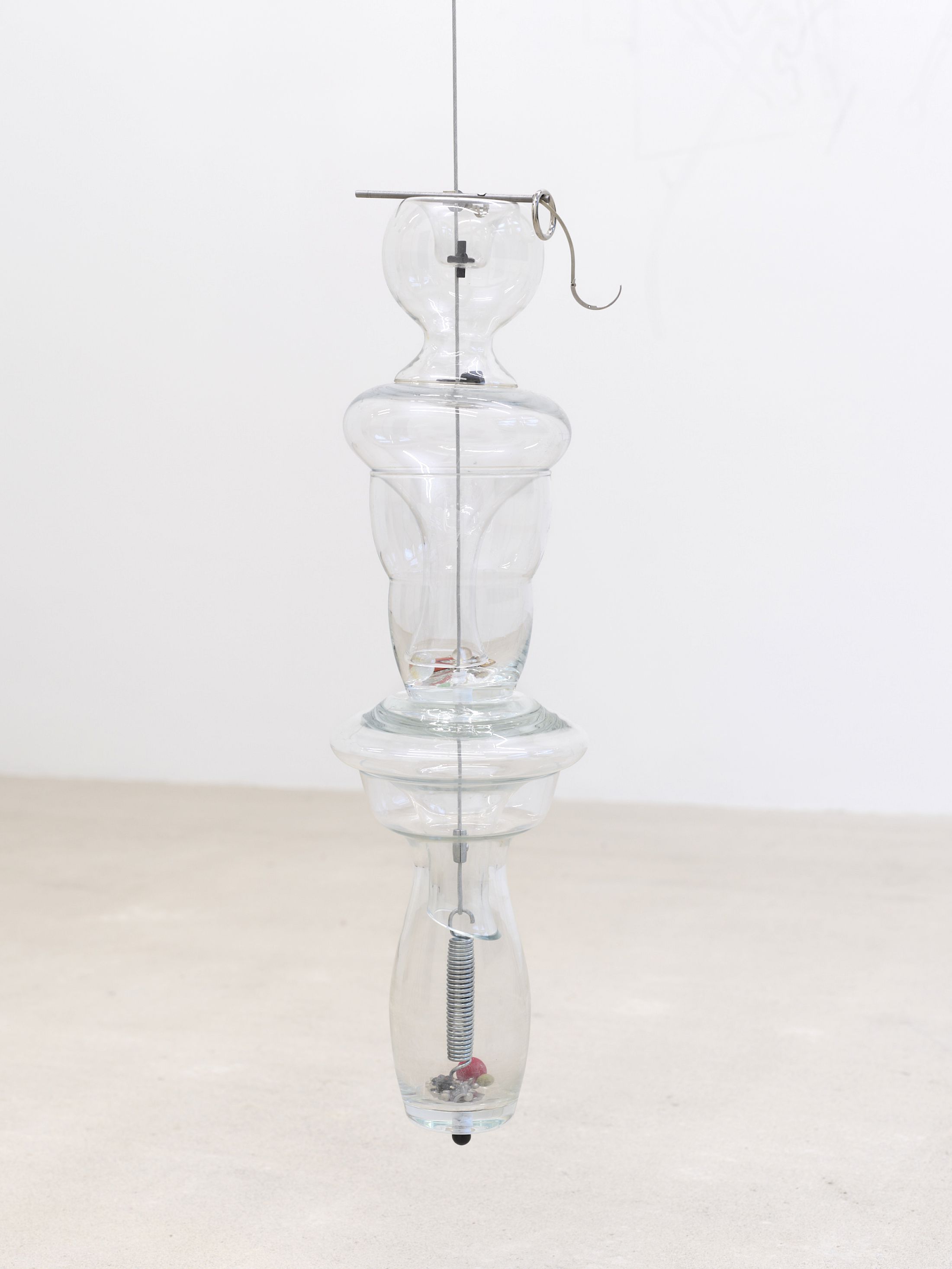 Exhibition View Solo Show Mathis Pfäffli «Meteora ; view on Collector VIIII, 2025, found and collected glass, found metal objects, metal wires, screws, hooks, gathered findings, 77 × 21 cm» at Damien and the Love Guru, Zurich, 2025-2026 / Photo: Felix Jungo / Courtesy: the artist and Damien and the Love Guru