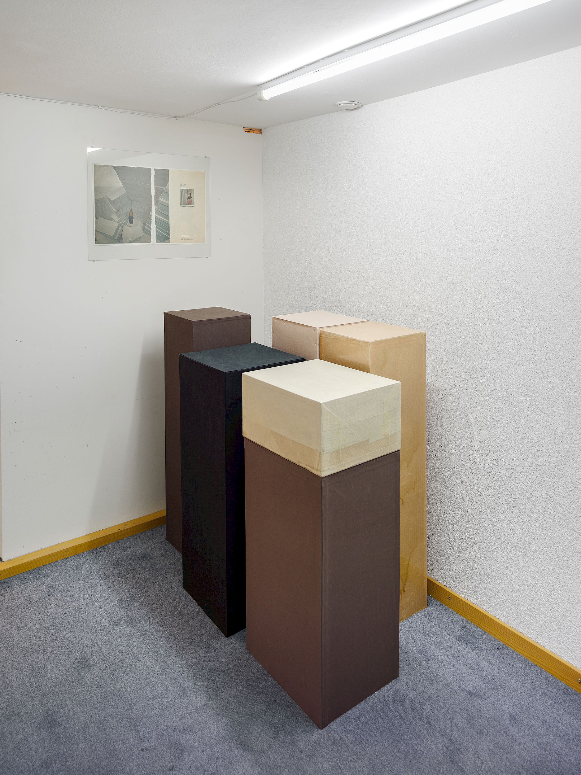 Exhibition View Group Show «Passage du Commerce ; view on Leander Kreissl, Untitled, 2024 ; Guy Bourdin, Various ads for Charles Jourdan, 1967– 1979» at Kunsthalle Winterthur, Winterthur, 2025-2026 / Photo: Cedric Mussano / Courtesy: the artist and  Kunsthalle Winterthur