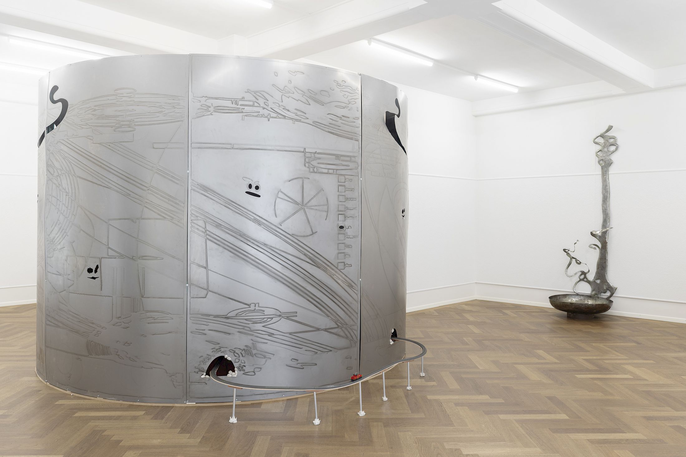Exhibition View Solo Show Rebecca Solari «POGO NEL BRODO» at Krone Couronne, Biel/Bienne, 2025 / Photo: Michal Schorro / Courtesy: the artist and Krone Couronne